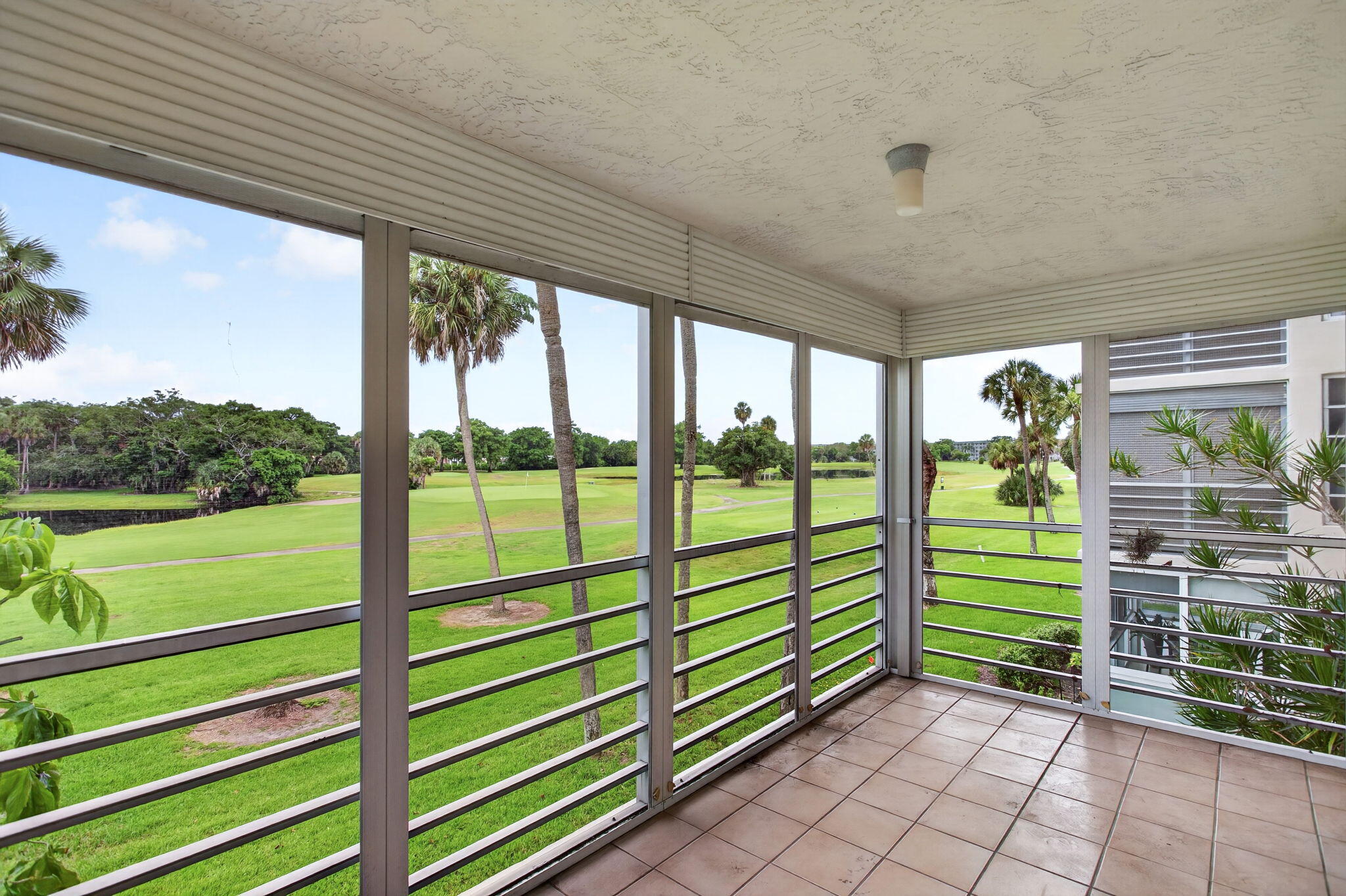 NO 124 PALM-AIRE COUNTRY CLUB - Residential