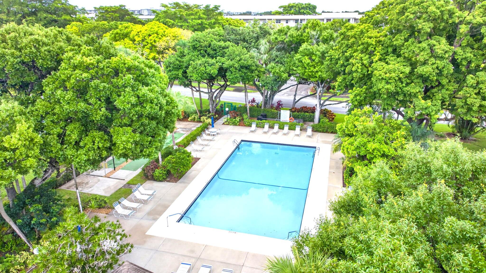 NO 124 PALM-AIRE COUNTRY CLUB - Residential
