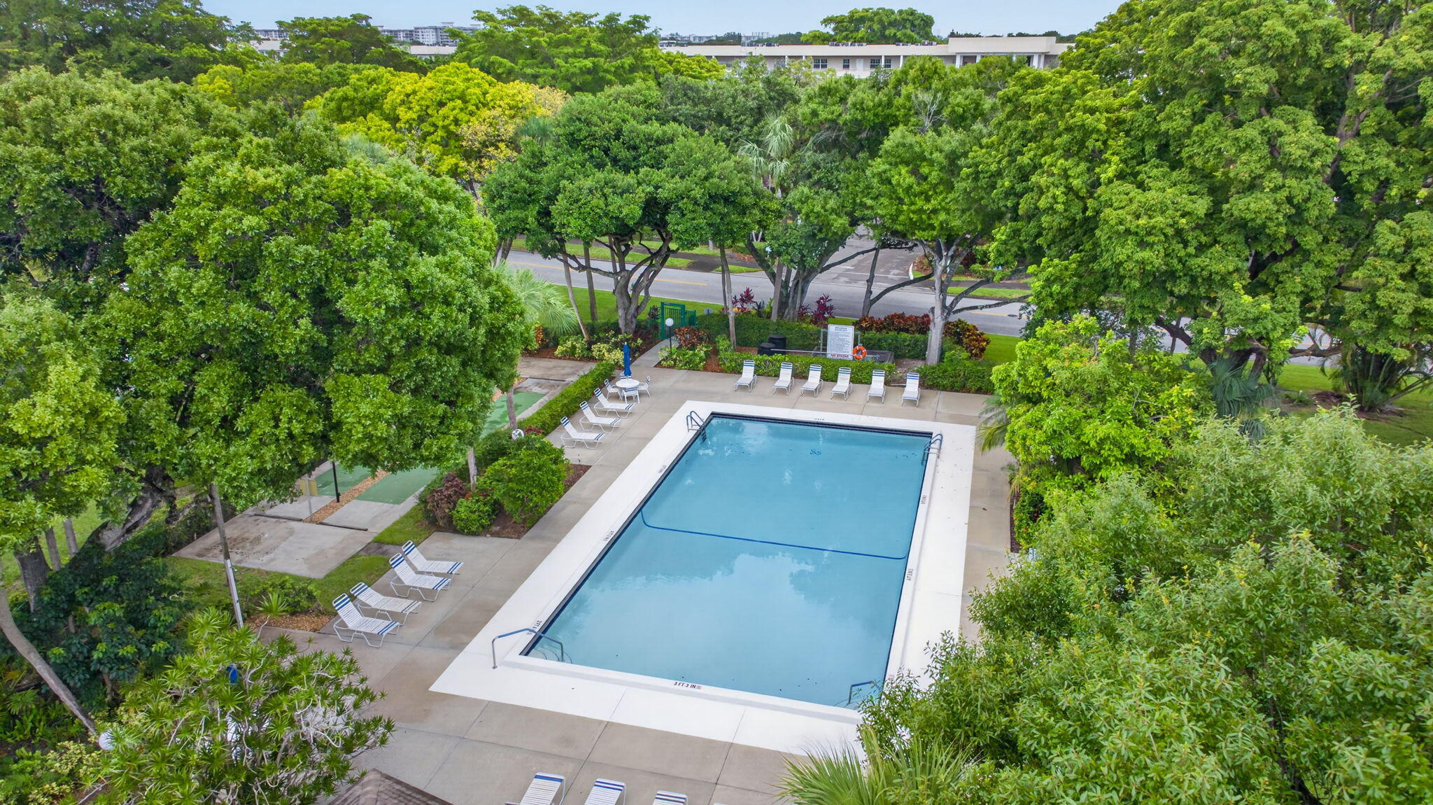 NO 124 PALM-AIRE COUNTRY CLUB - Residential