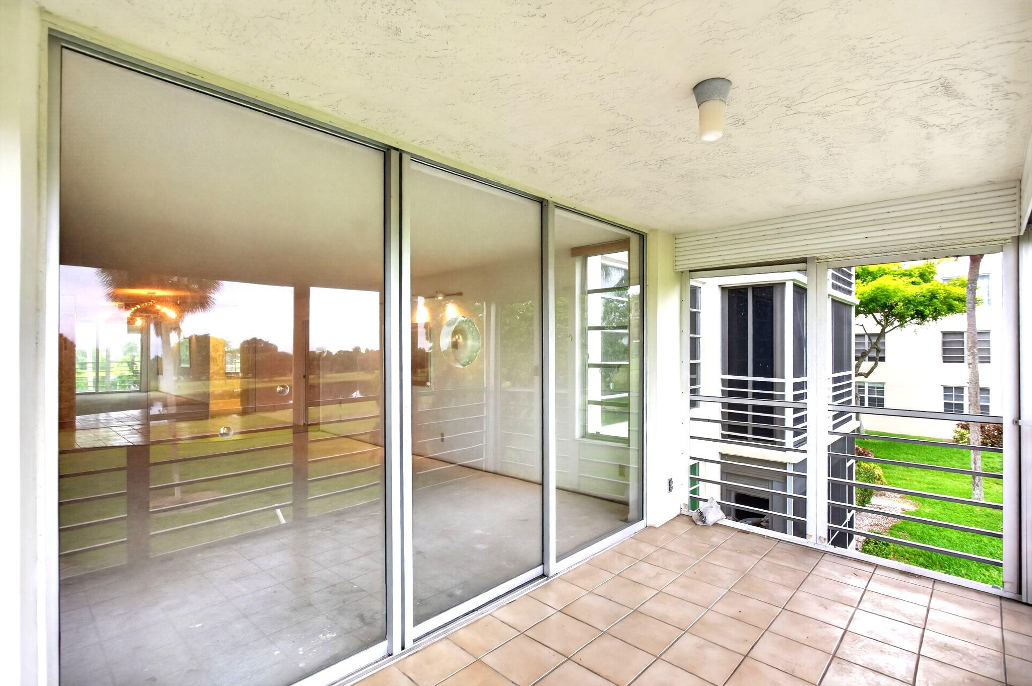 NO 124 PALM-AIRE COUNTRY CLUB - Residential
