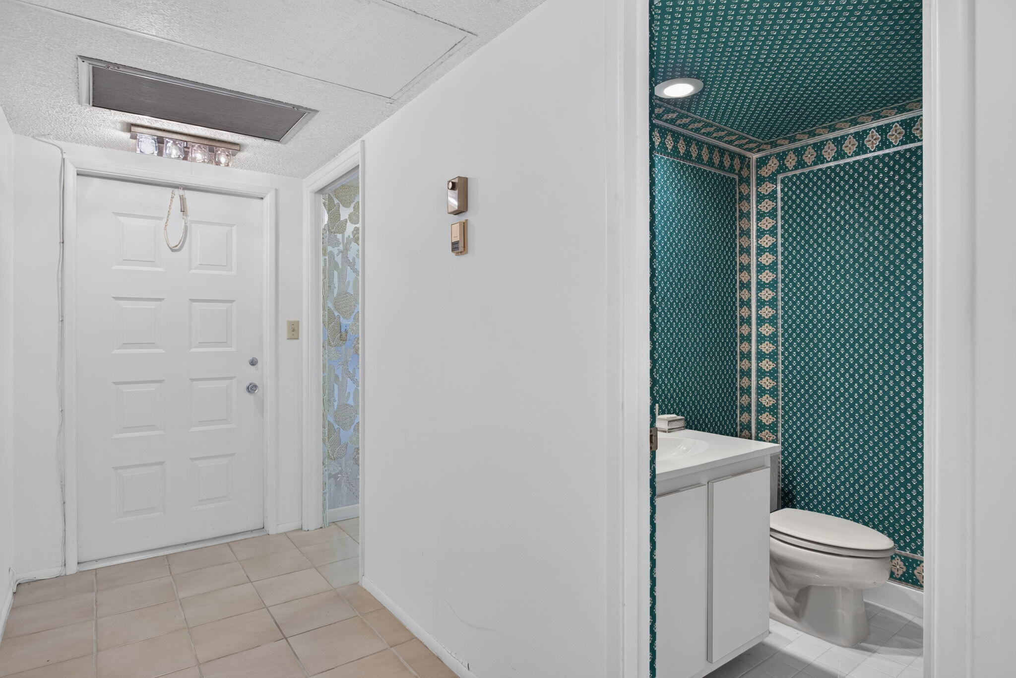 NO 124 PALM-AIRE COUNTRY CLUB - Residential