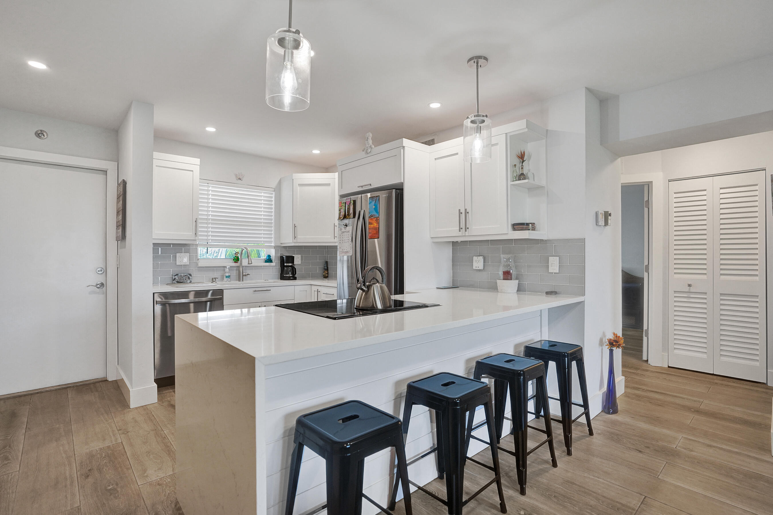 ISLAND TOWERS INC CONDO - Residential