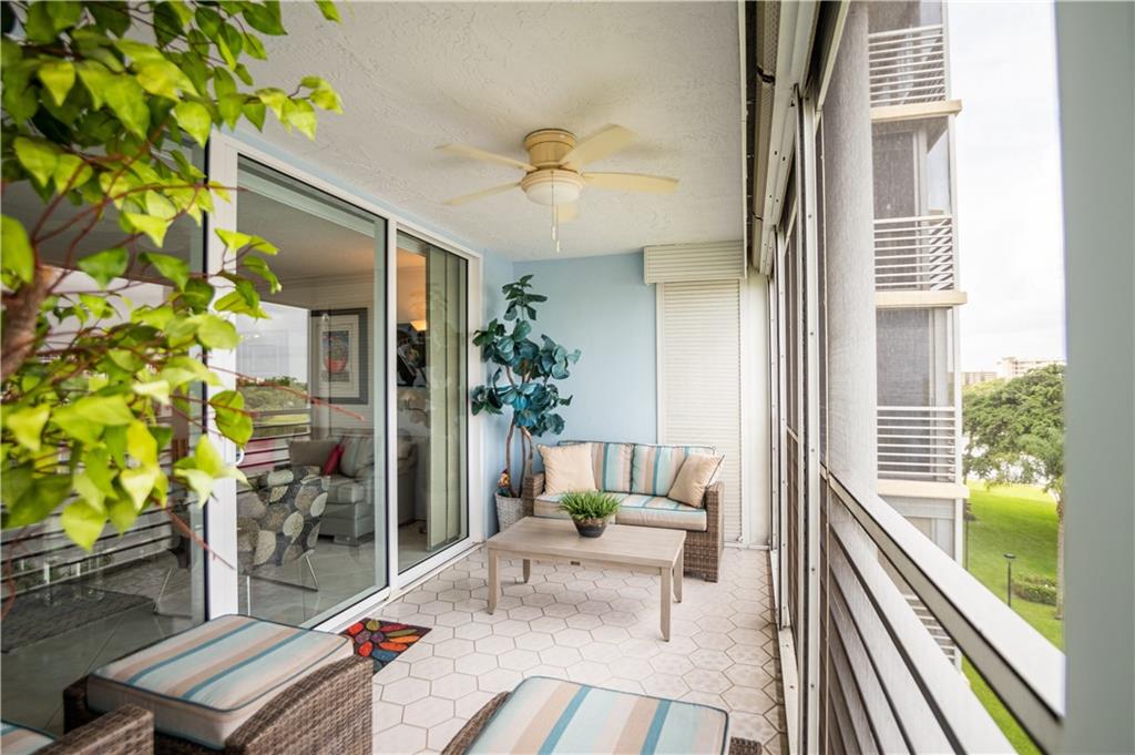 NO. 52 PALM-AIRE COUNTRY - Residential