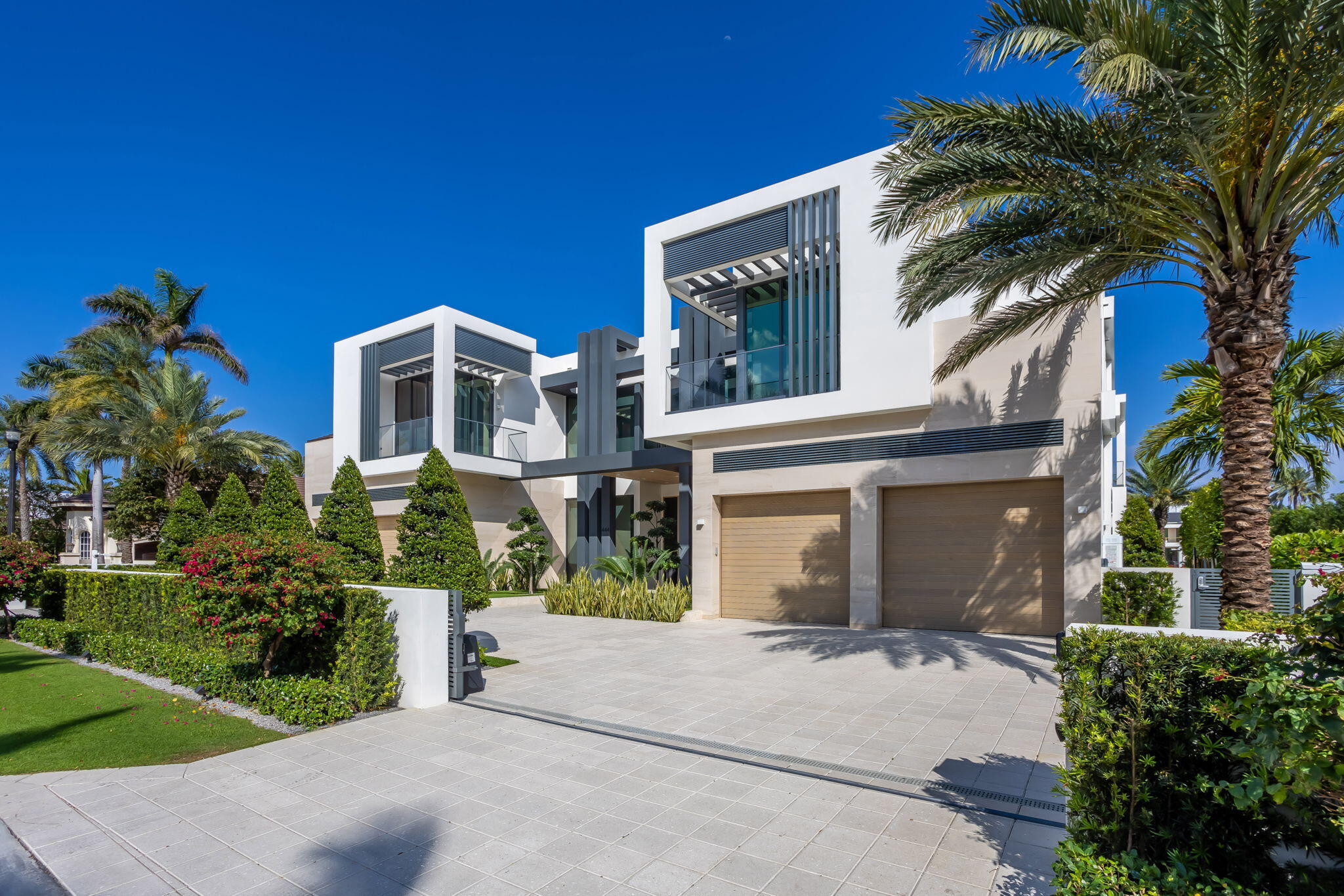 ROYAL PALM YACHT & COUNTRY CLUB - Residential