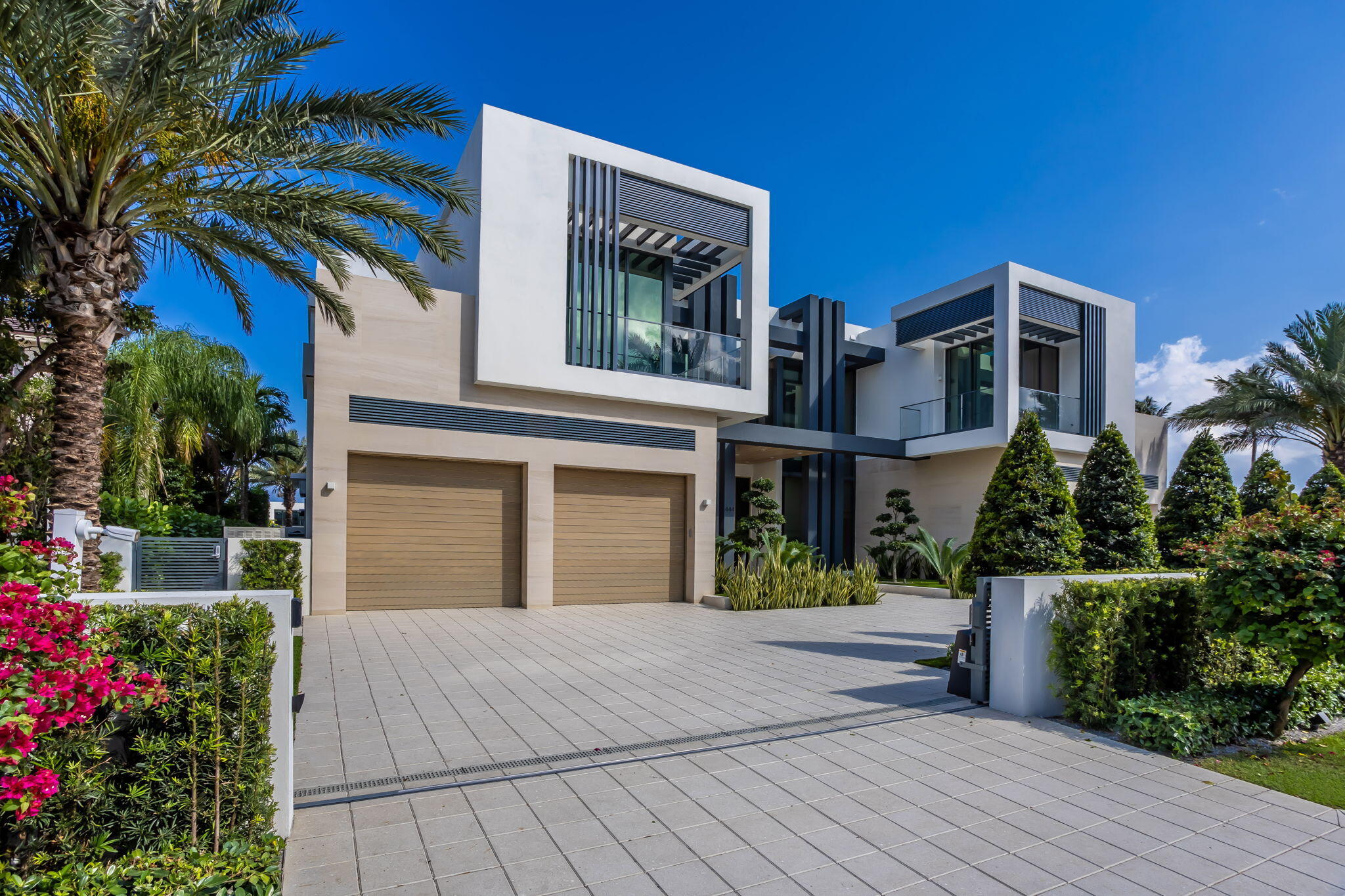 ROYAL PALM YACHT & COUNTRY CLUB - Residential