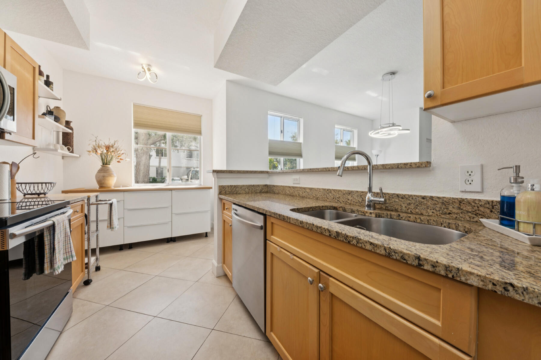 RESIDENCES AT LEGACY PLACE CONDO - Residential Lease