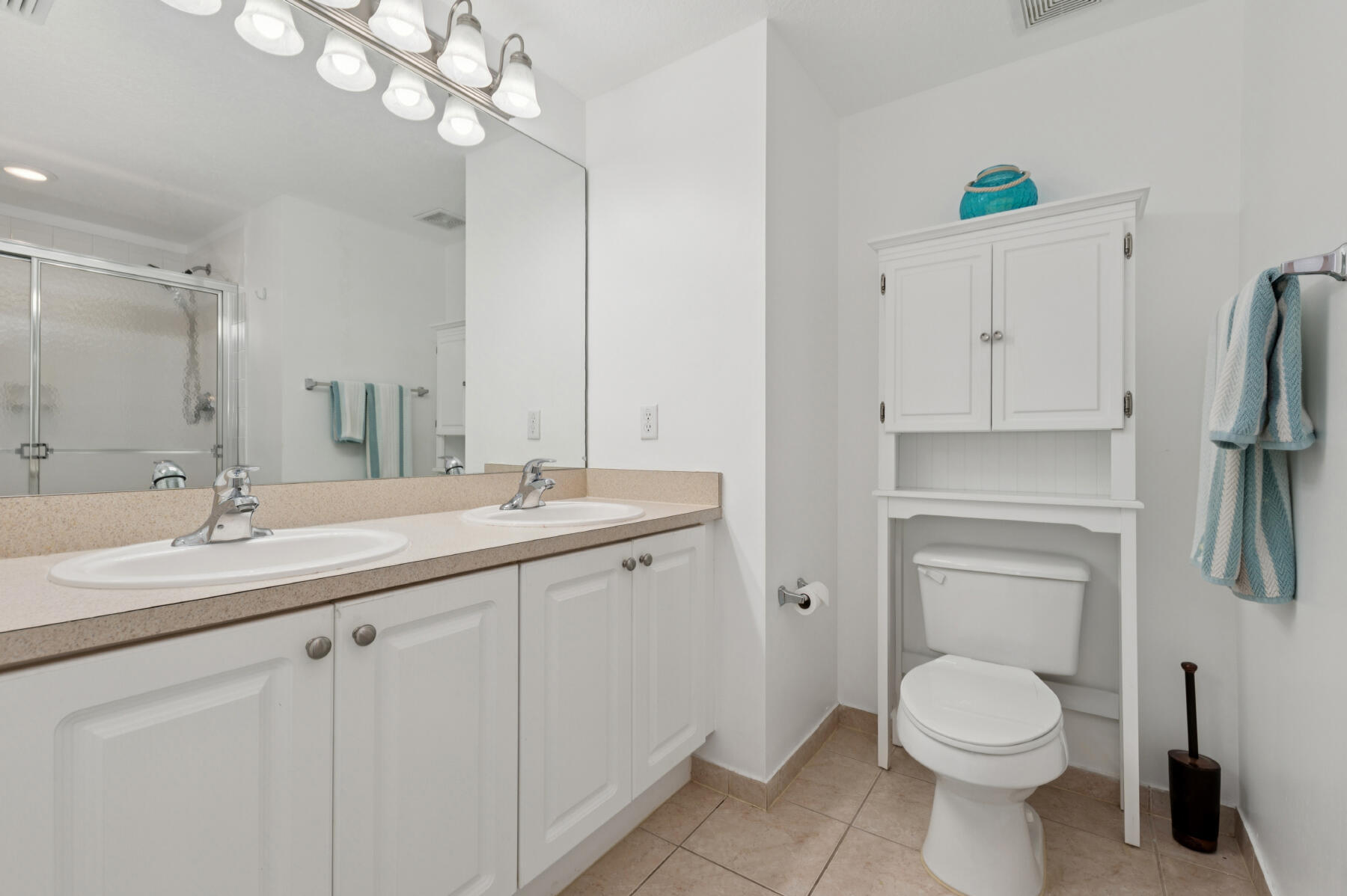 RESIDENCES AT LEGACY PLACE CONDO - Residential Lease