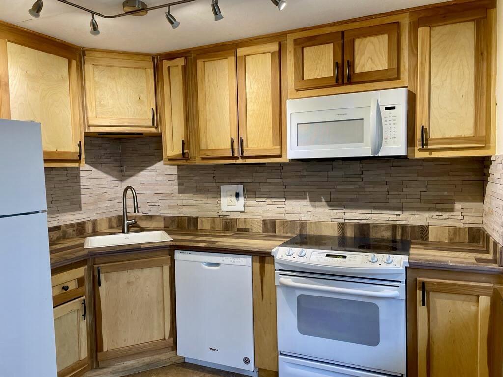 BOCA HILLS CONDO - Residential Lease