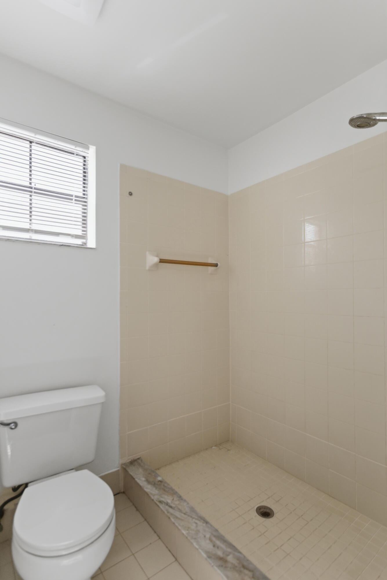 LAKE WINDWOOD CONDO - Residential Lease