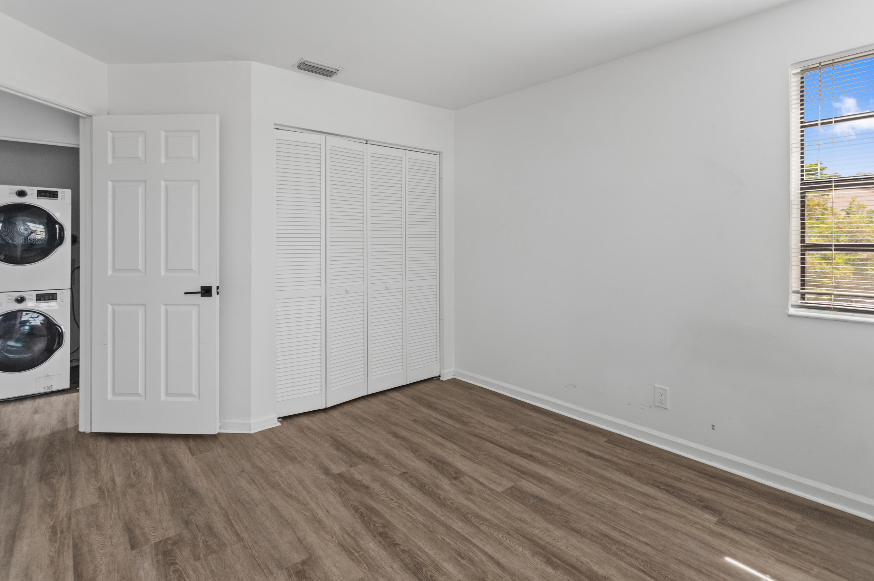 LAKE WINDWOOD CONDO - Residential Lease