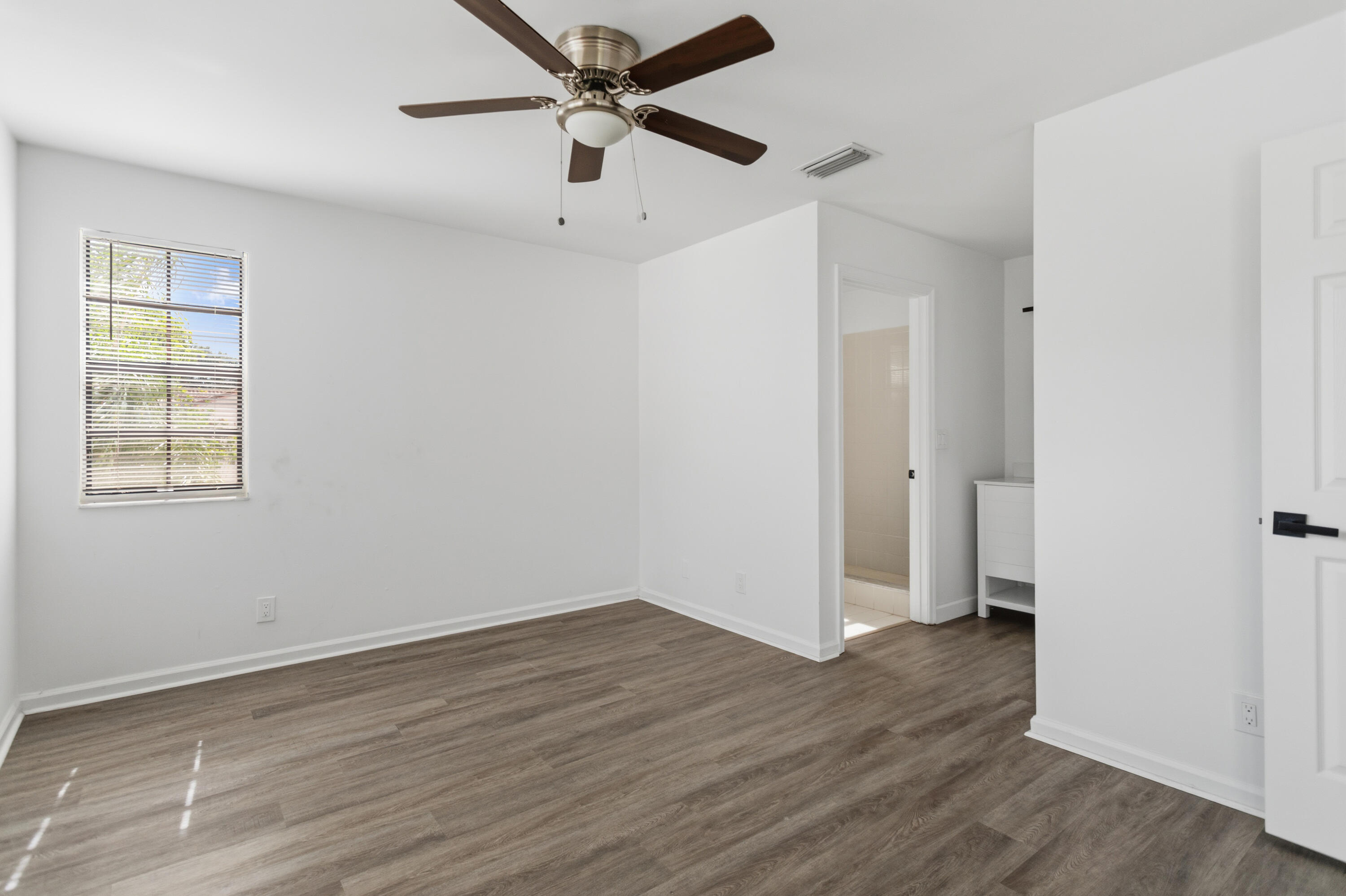 LAKE WINDWOOD CONDO - Residential Lease