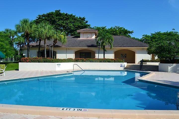LAKE WINDWOOD CONDO - Residential Lease