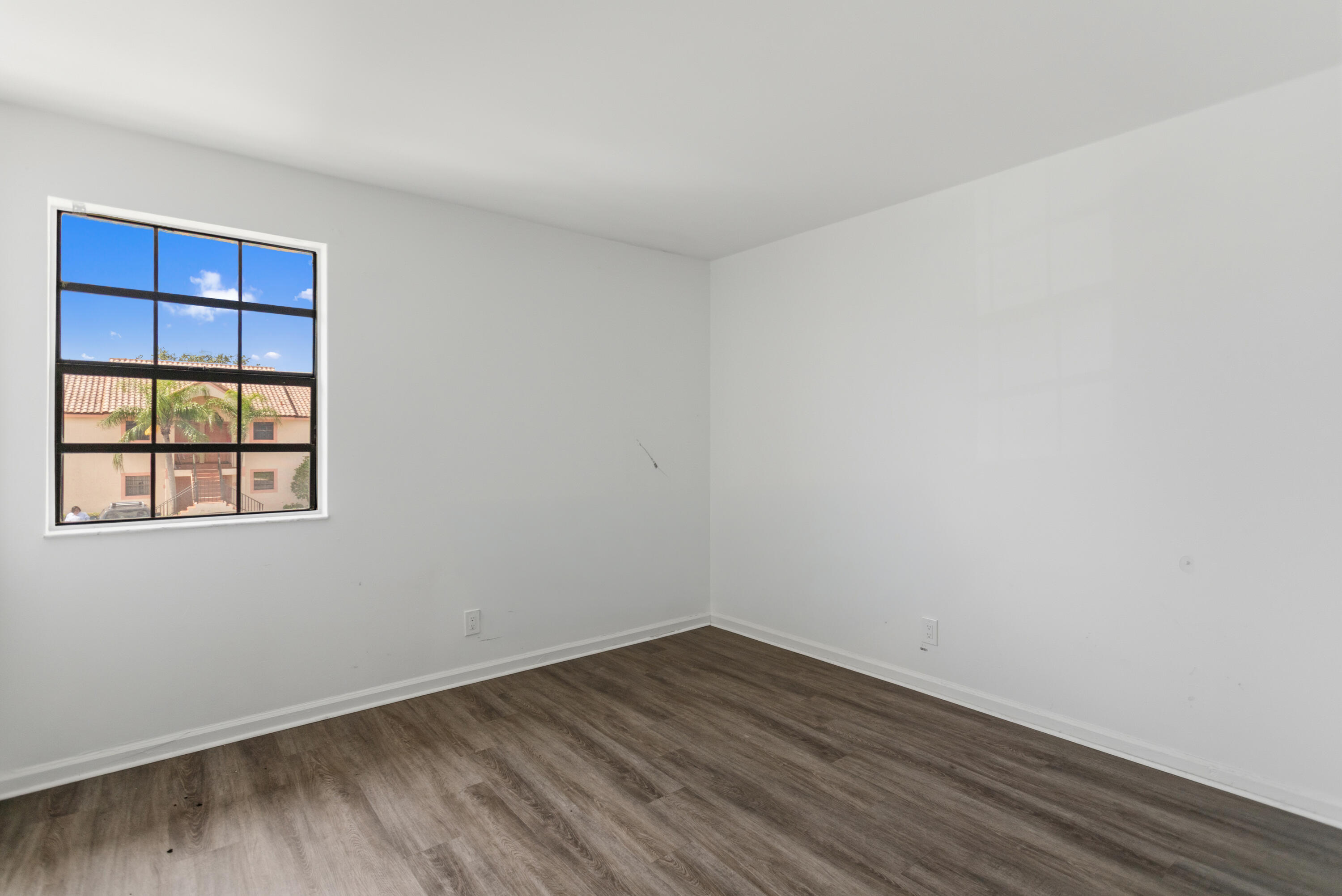LAKE WINDWOOD CONDO - Residential Lease