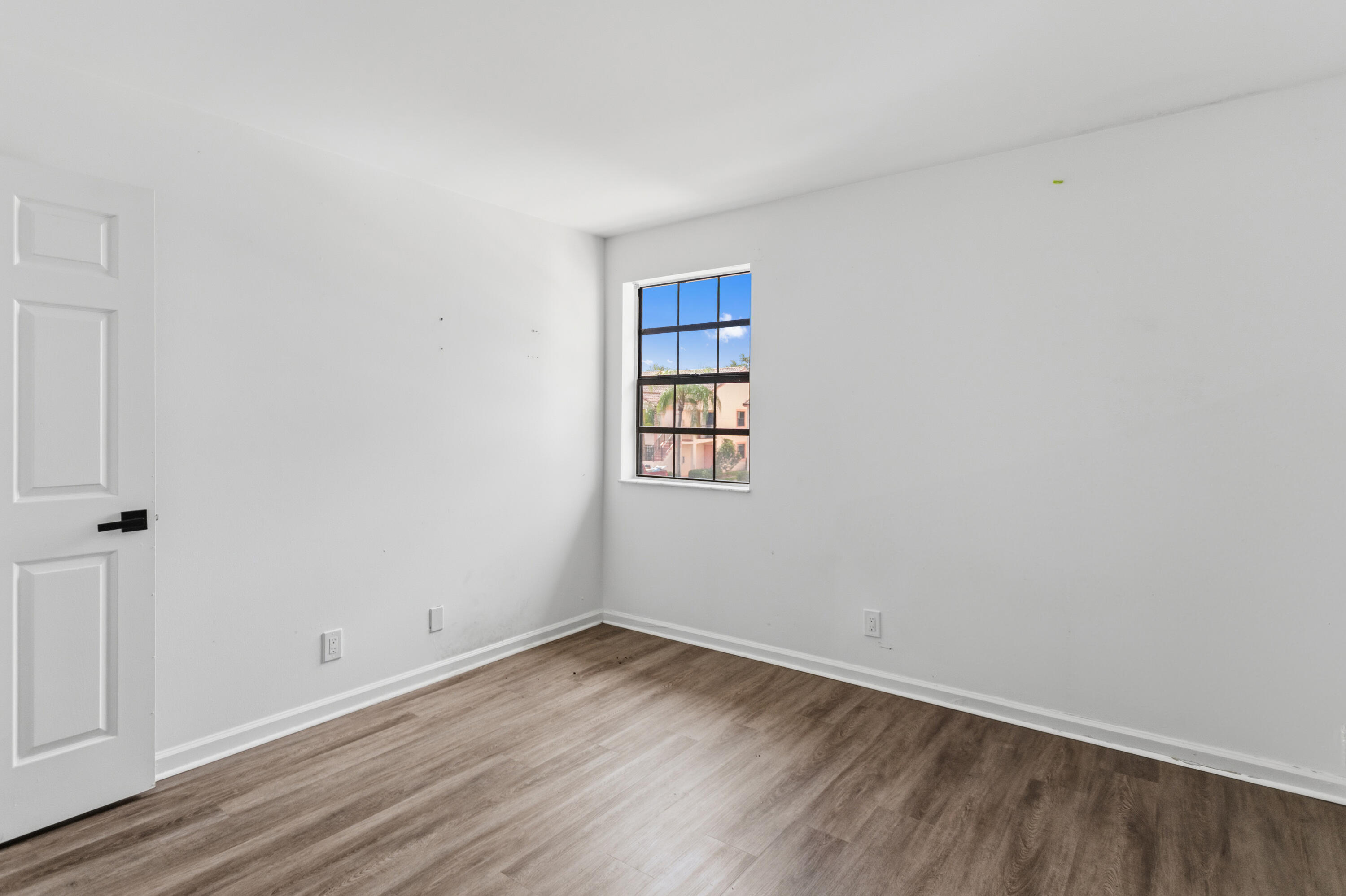 LAKE WINDWOOD CONDO - Residential Lease