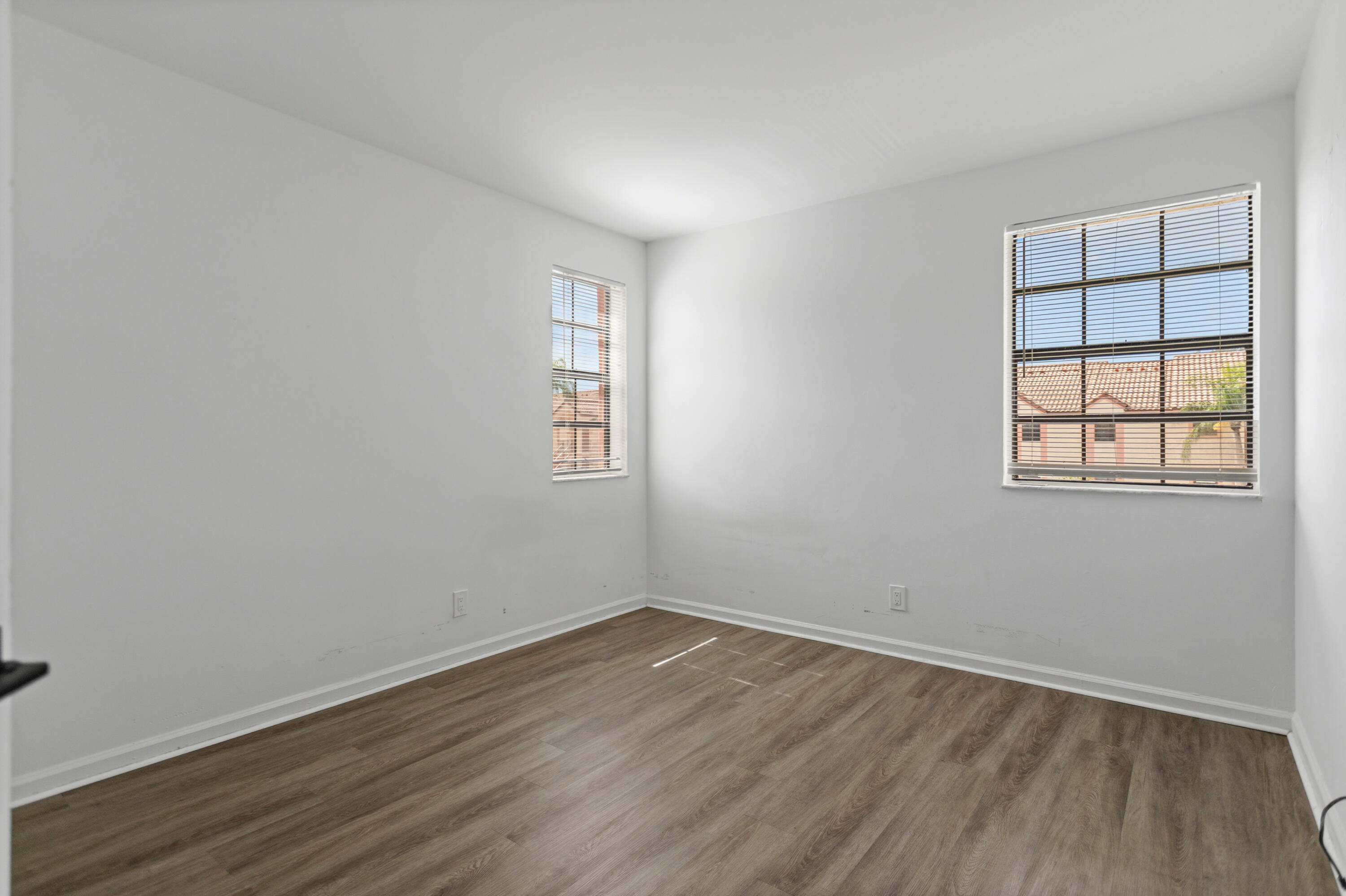 LAKE WINDWOOD CONDO - Residential Lease