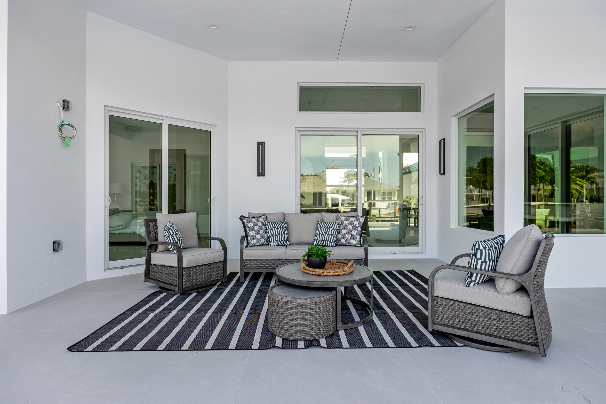 COUNTRY CLUB POINT - Residential
