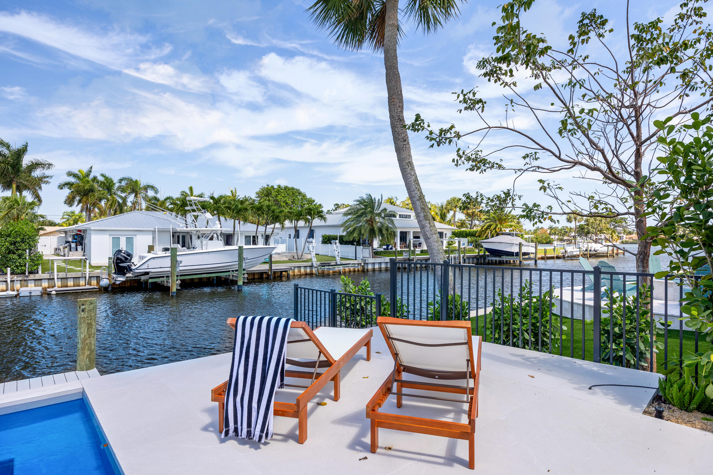 COUNTRY CLUB POINT - Residential