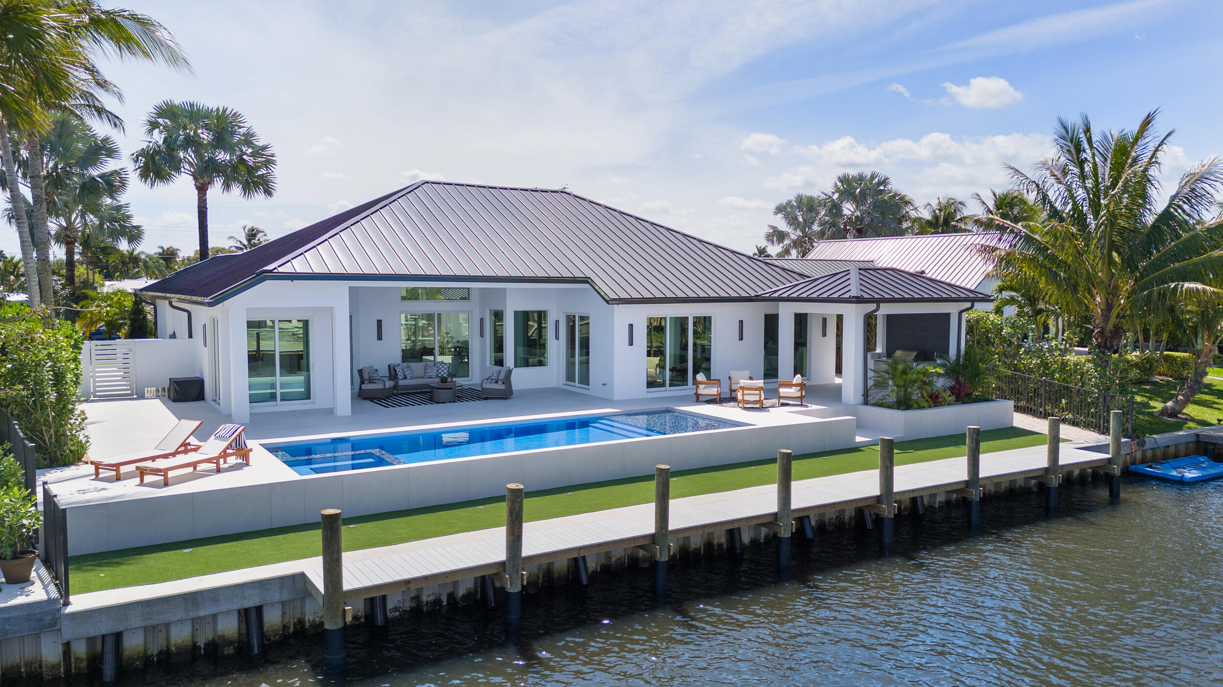 COUNTRY CLUB POINT - Residential