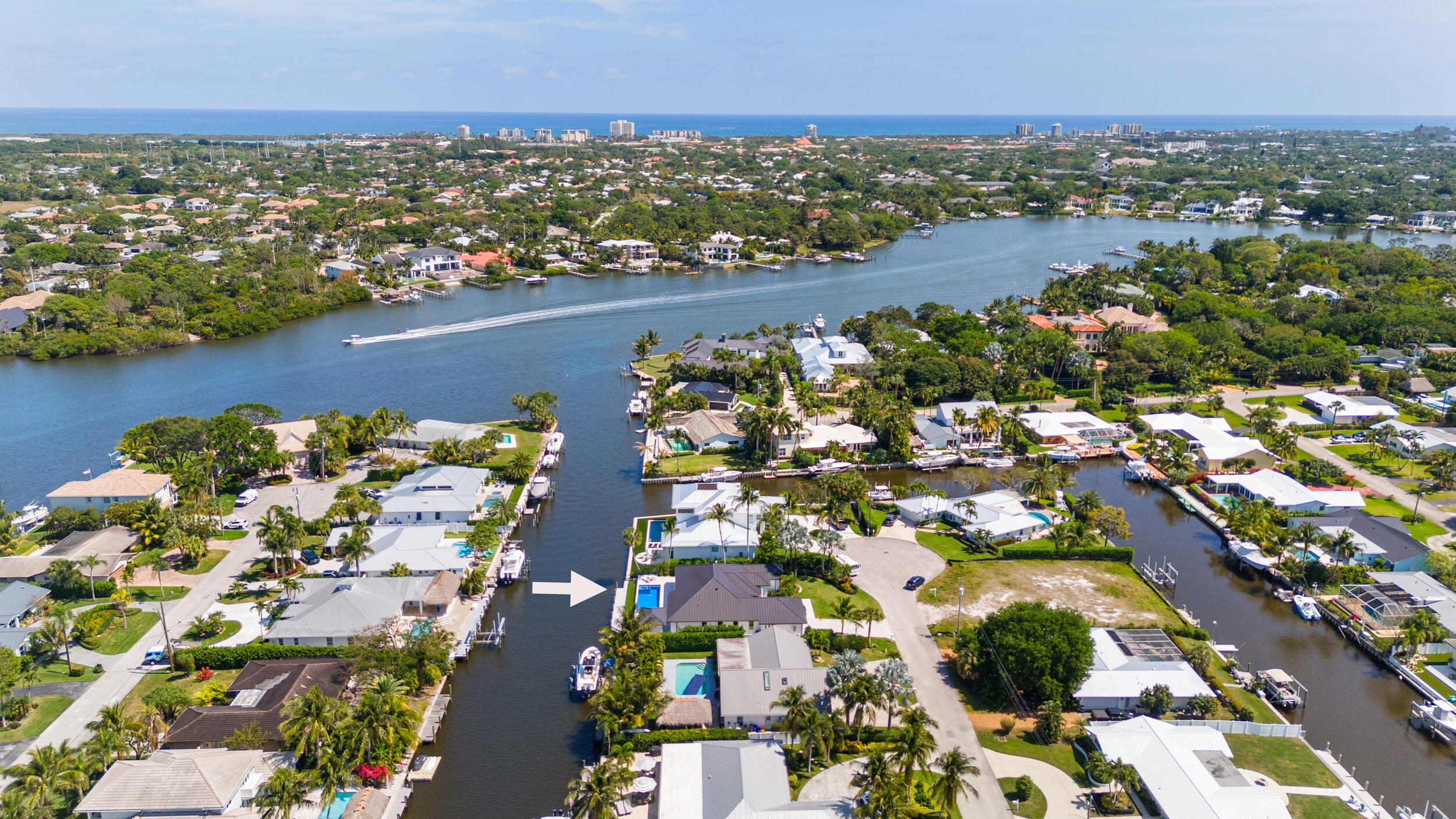 COUNTRY CLUB POINT - Residential