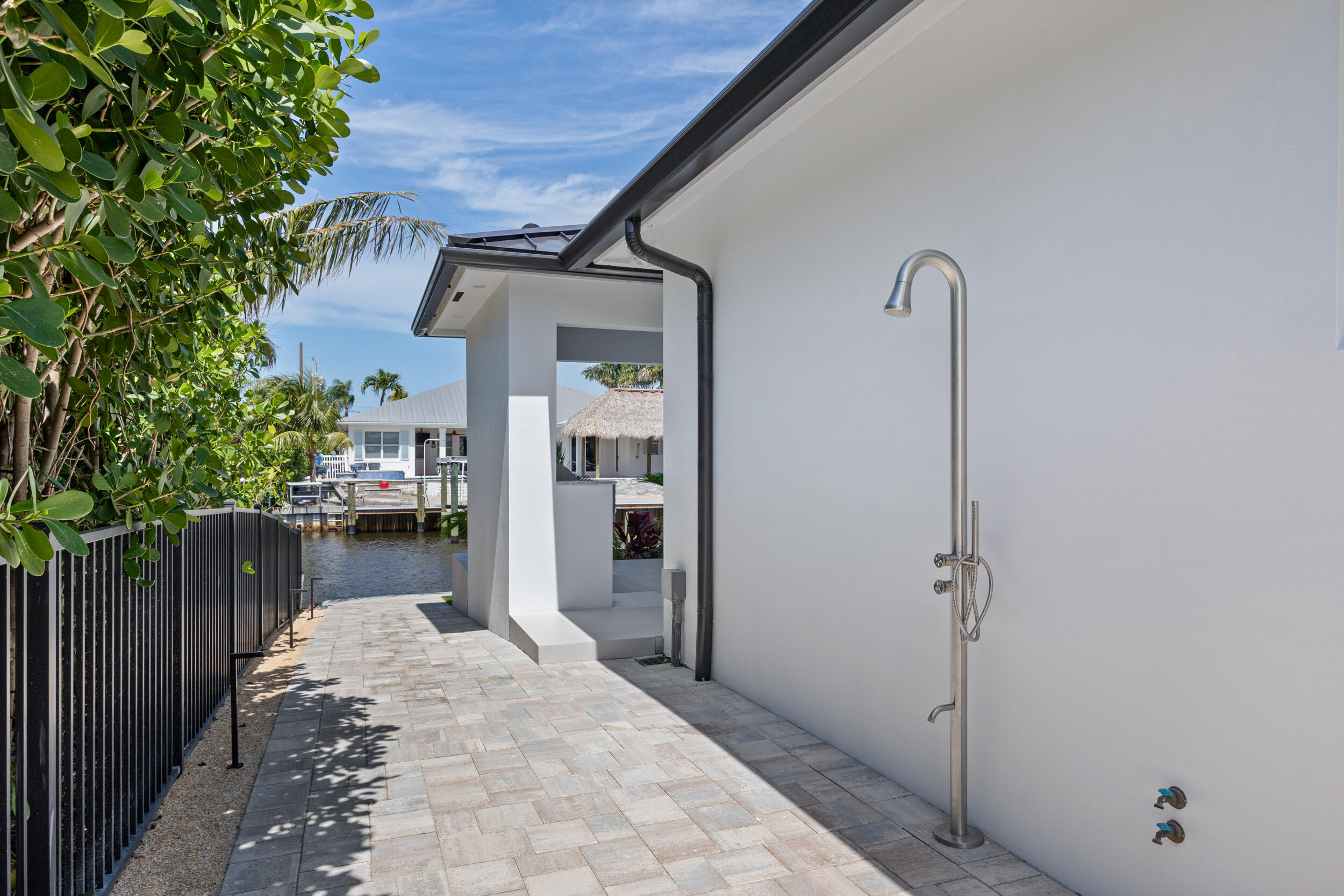 COUNTRY CLUB POINT - Residential