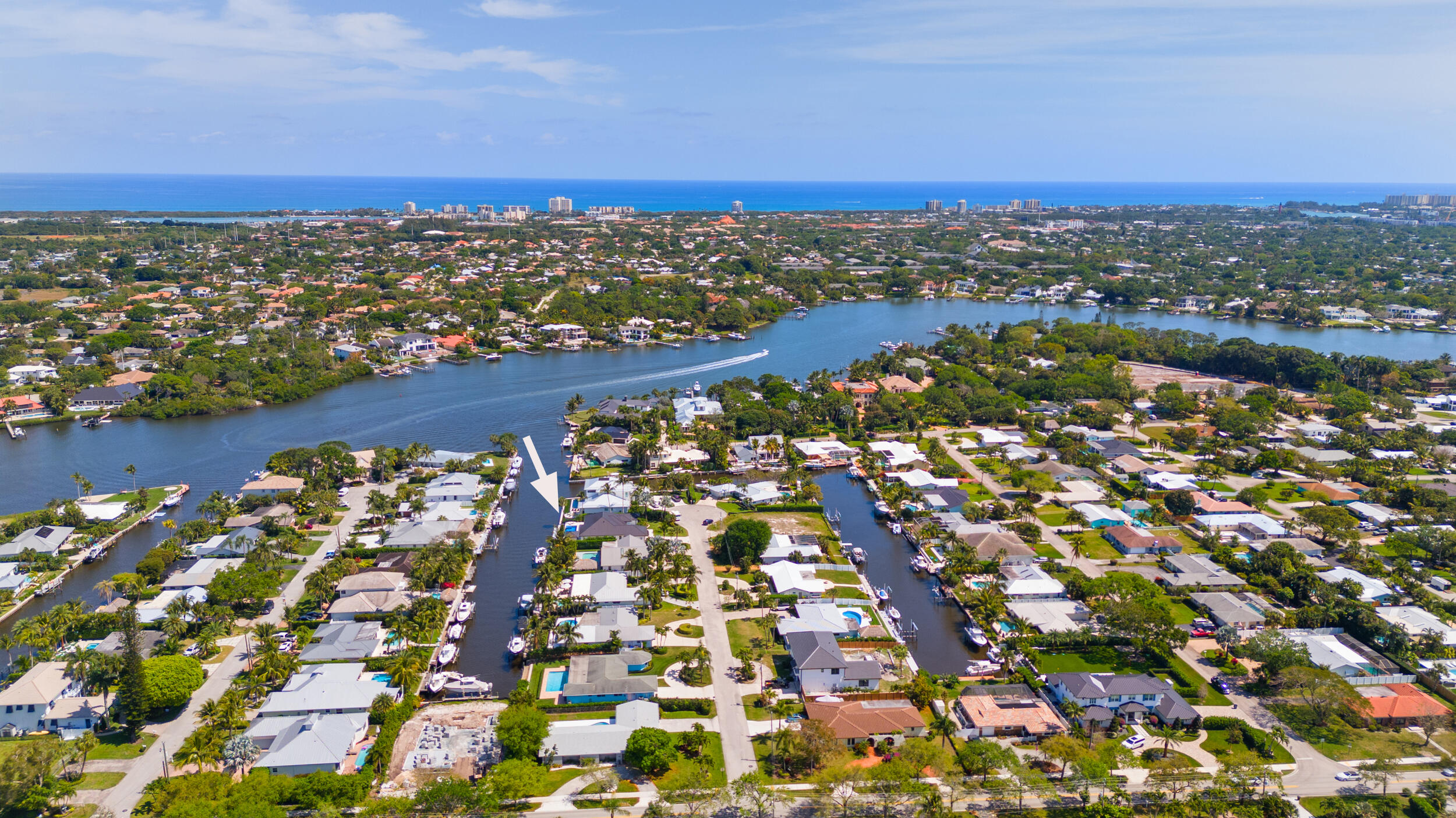COUNTRY CLUB POINT - Residential