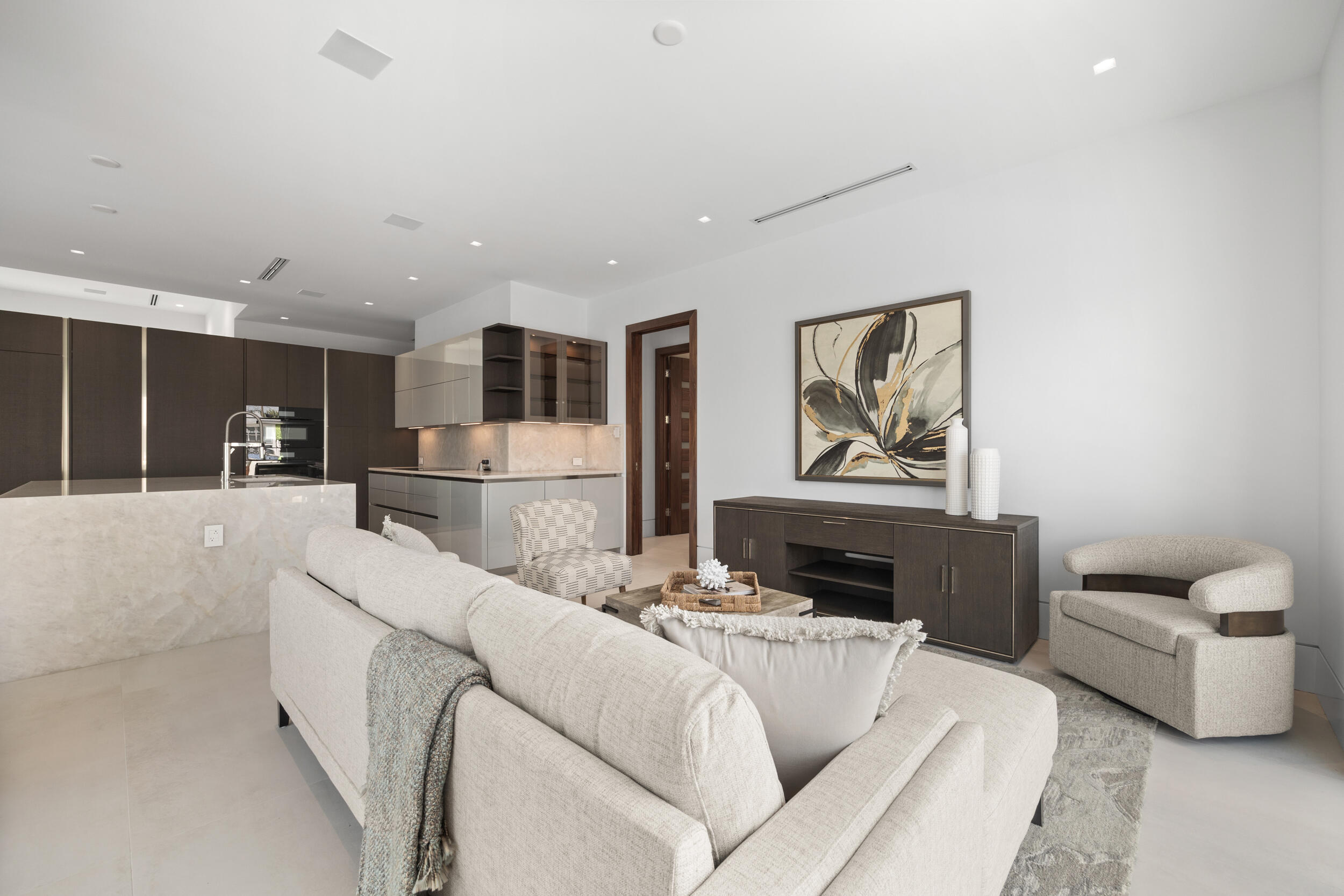 COUNTRY CLUB POINT - Residential