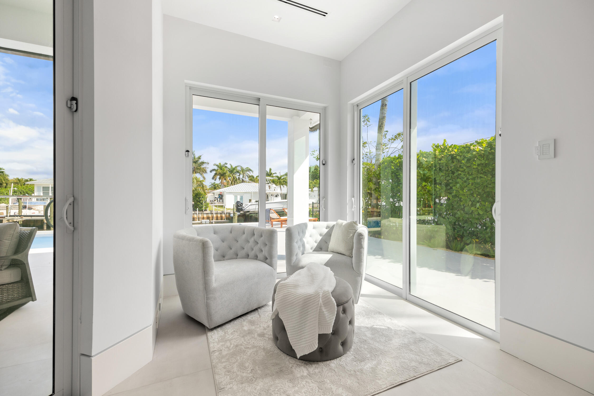 COUNTRY CLUB POINT - Residential