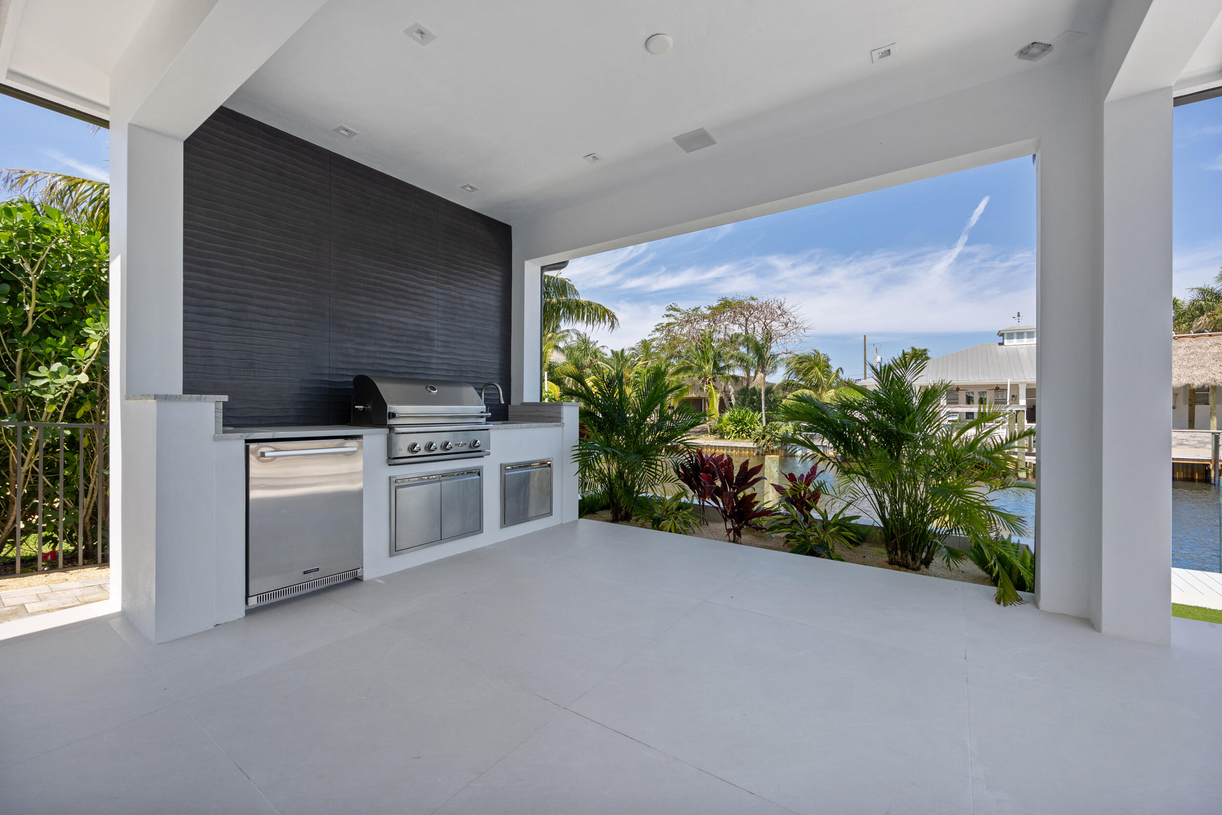 COUNTRY CLUB POINT - Residential
