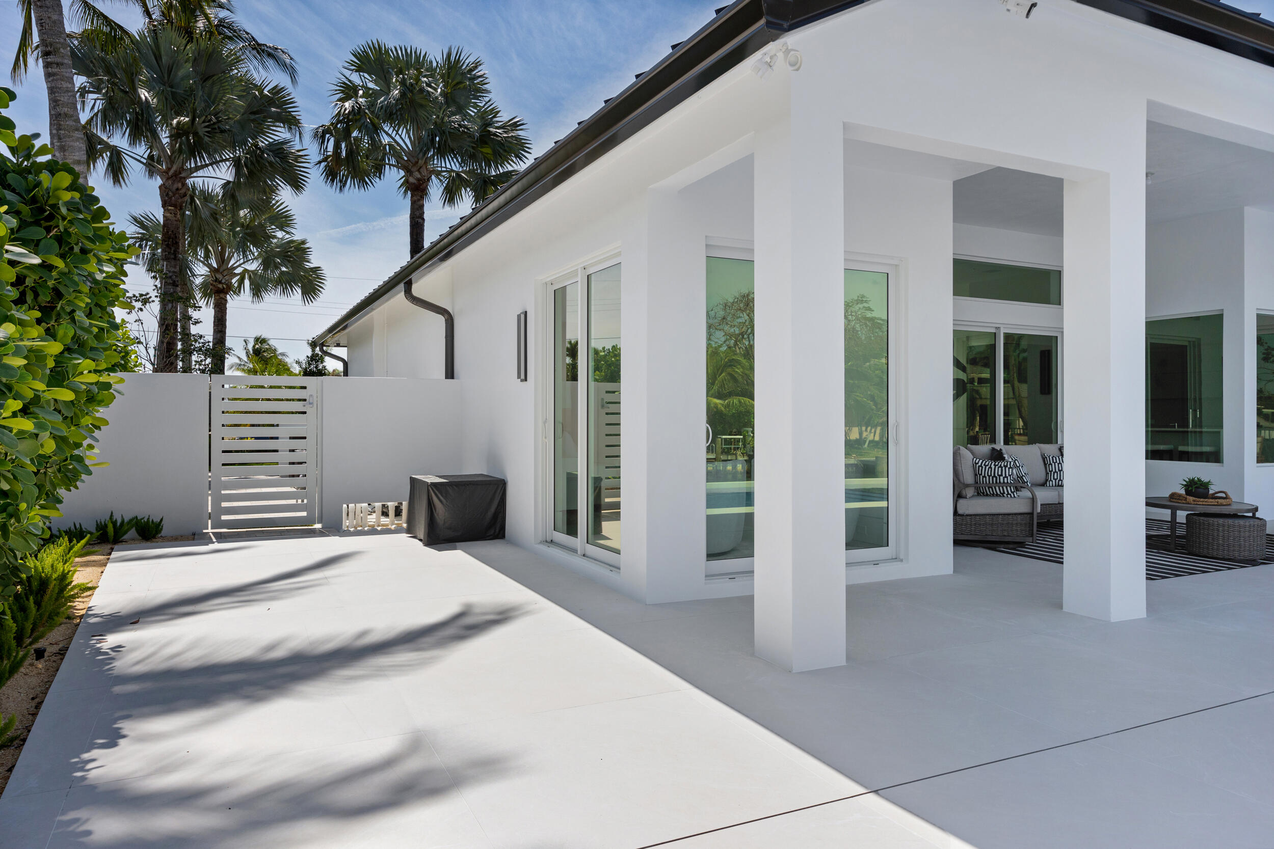 COUNTRY CLUB POINT - Residential