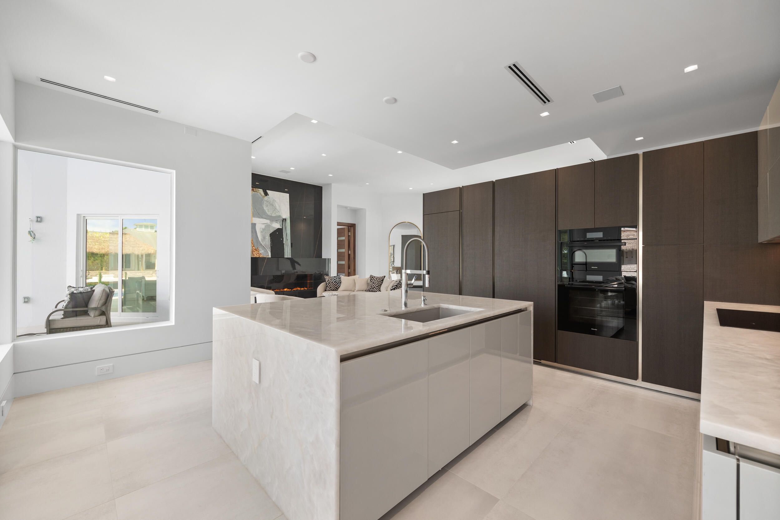 COUNTRY CLUB POINT - Residential