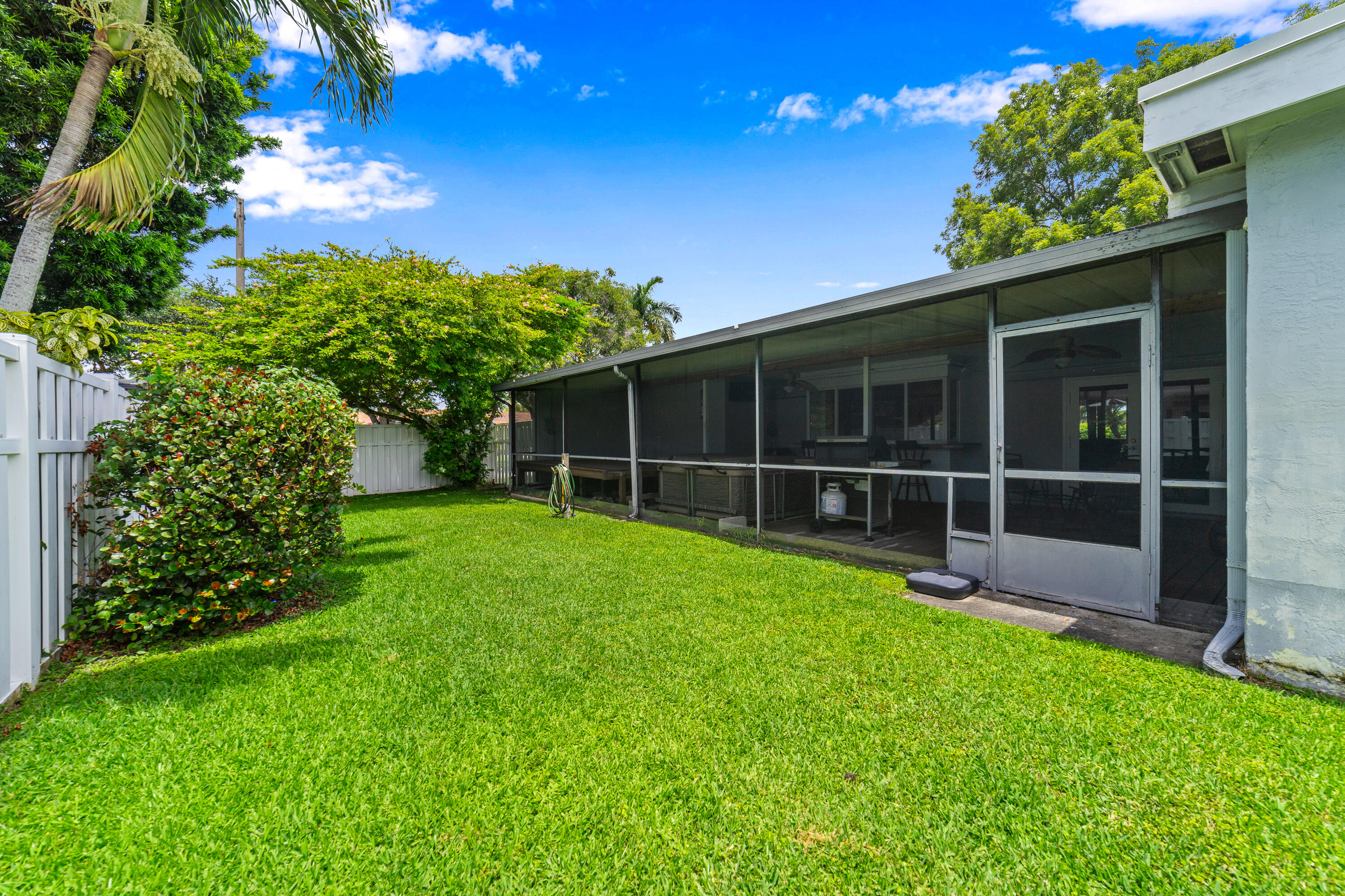 NOB HILL ESTATES 1 SEC - Residential