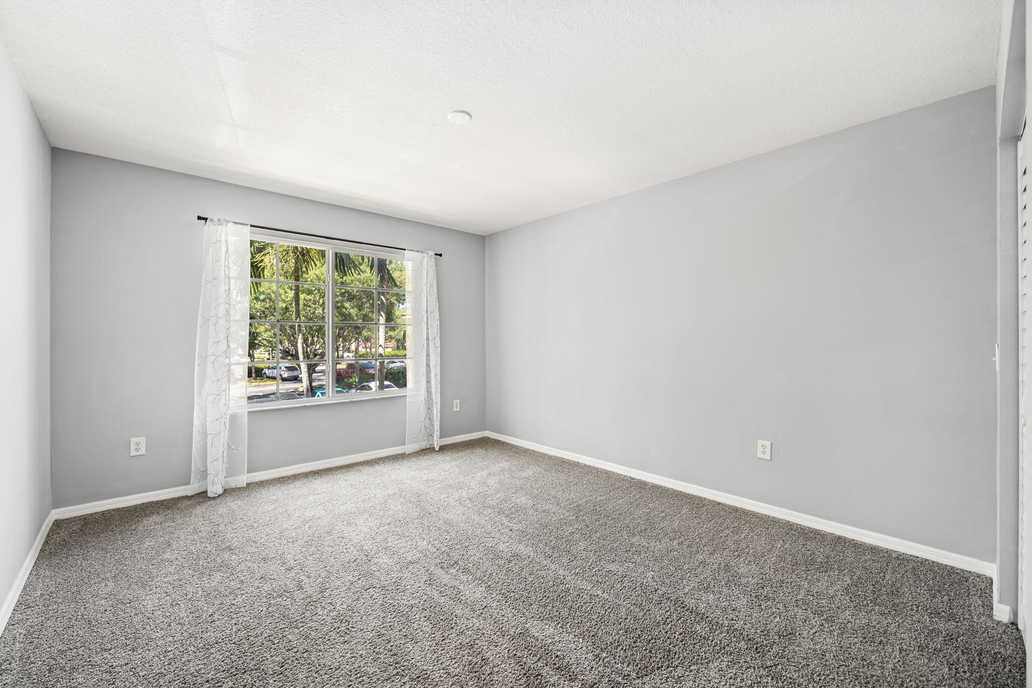Emerald Isle At Laguna - Residential