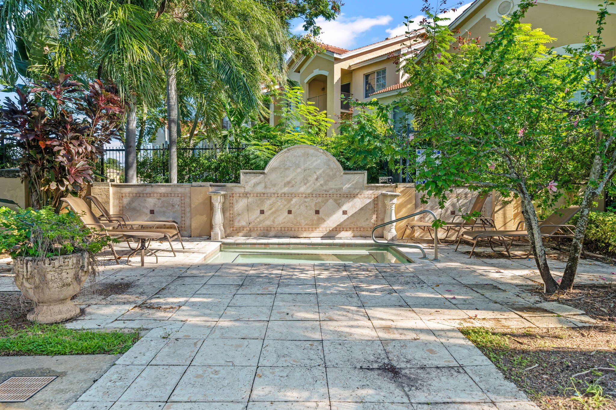 Emerald Isle At Laguna - Residential
