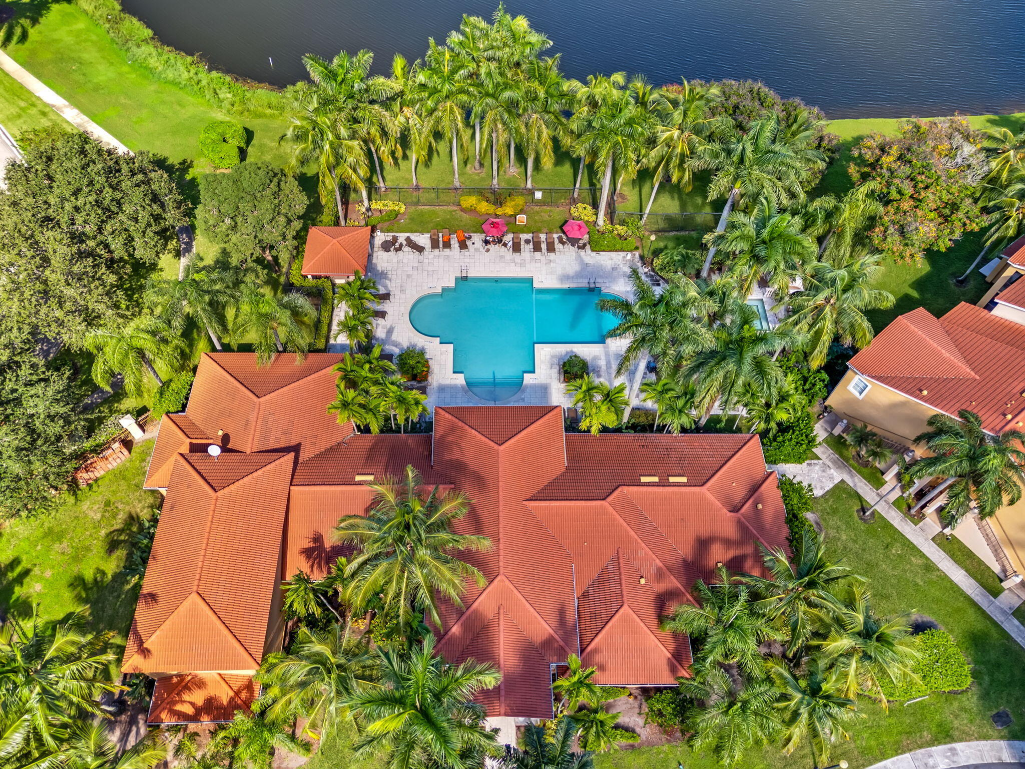 Emerald Isle At Laguna - Residential