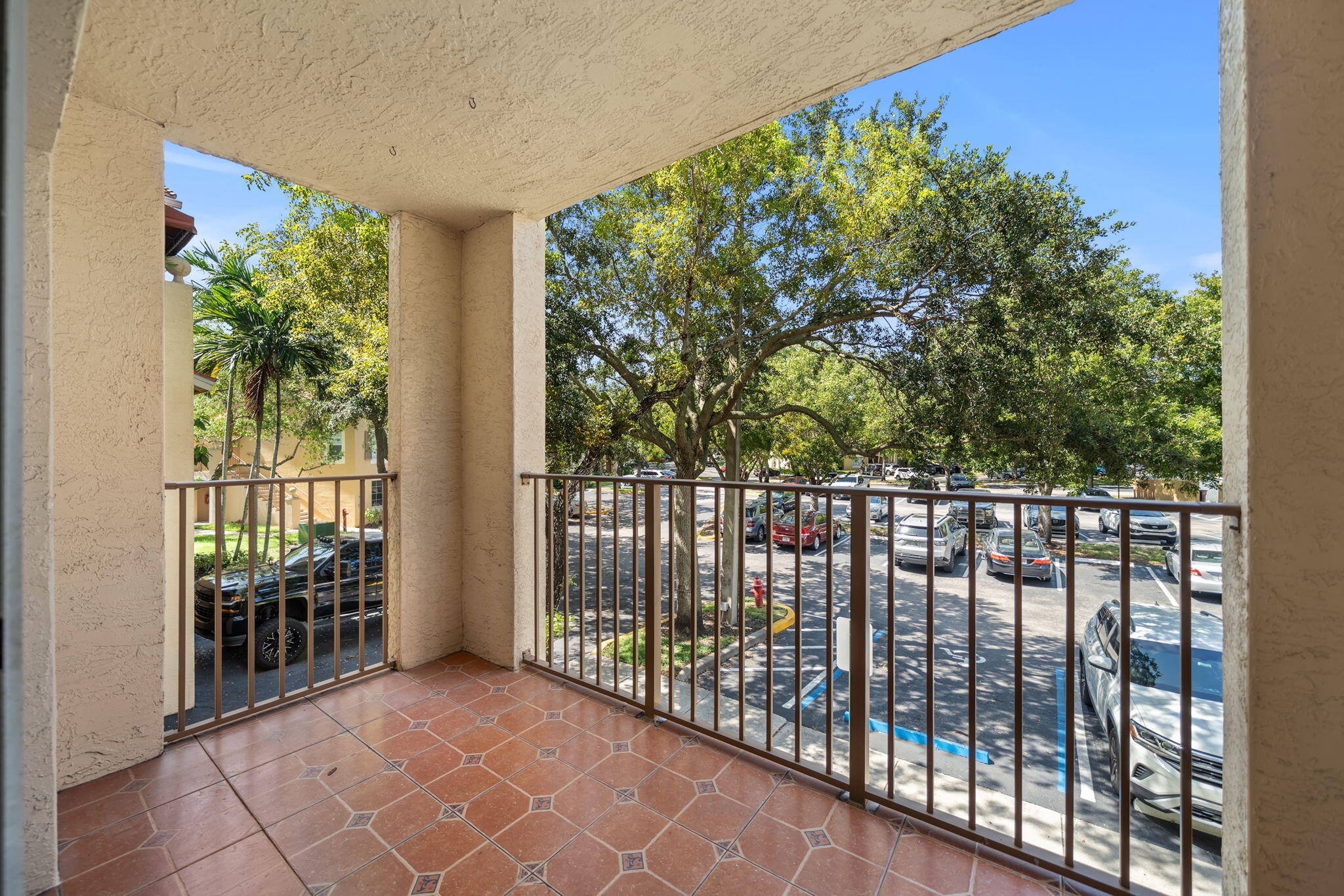 Emerald Isle At Laguna - Residential