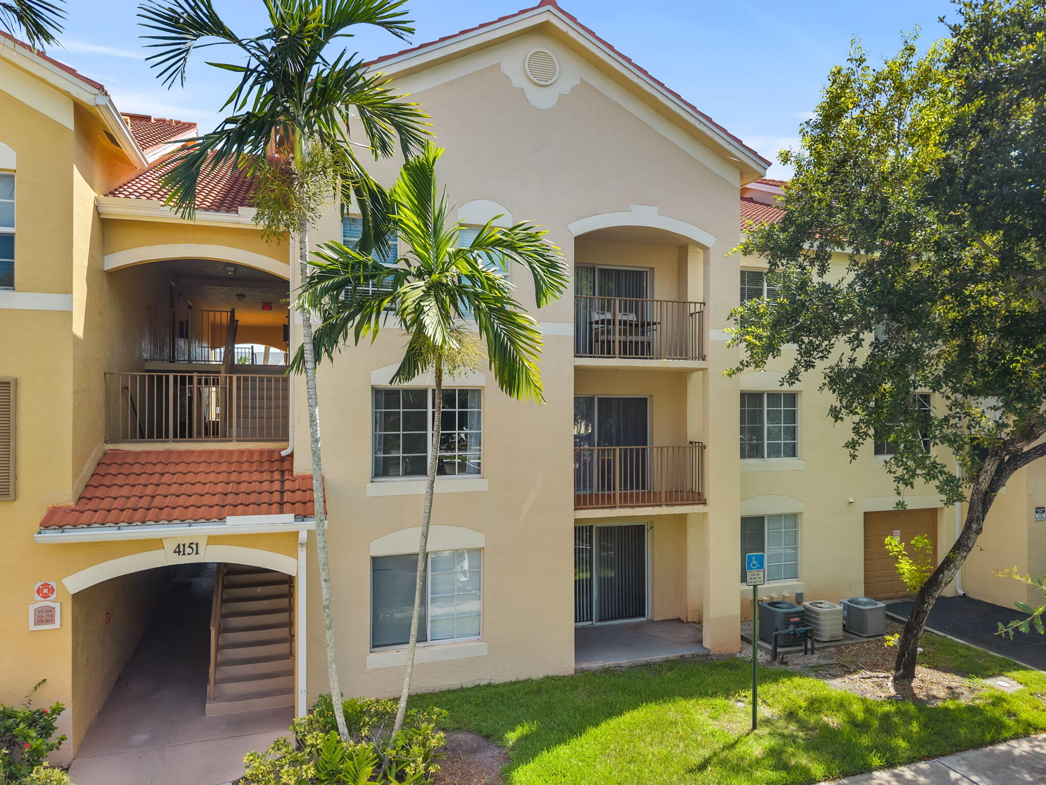 Emerald Isle At Laguna - Residential