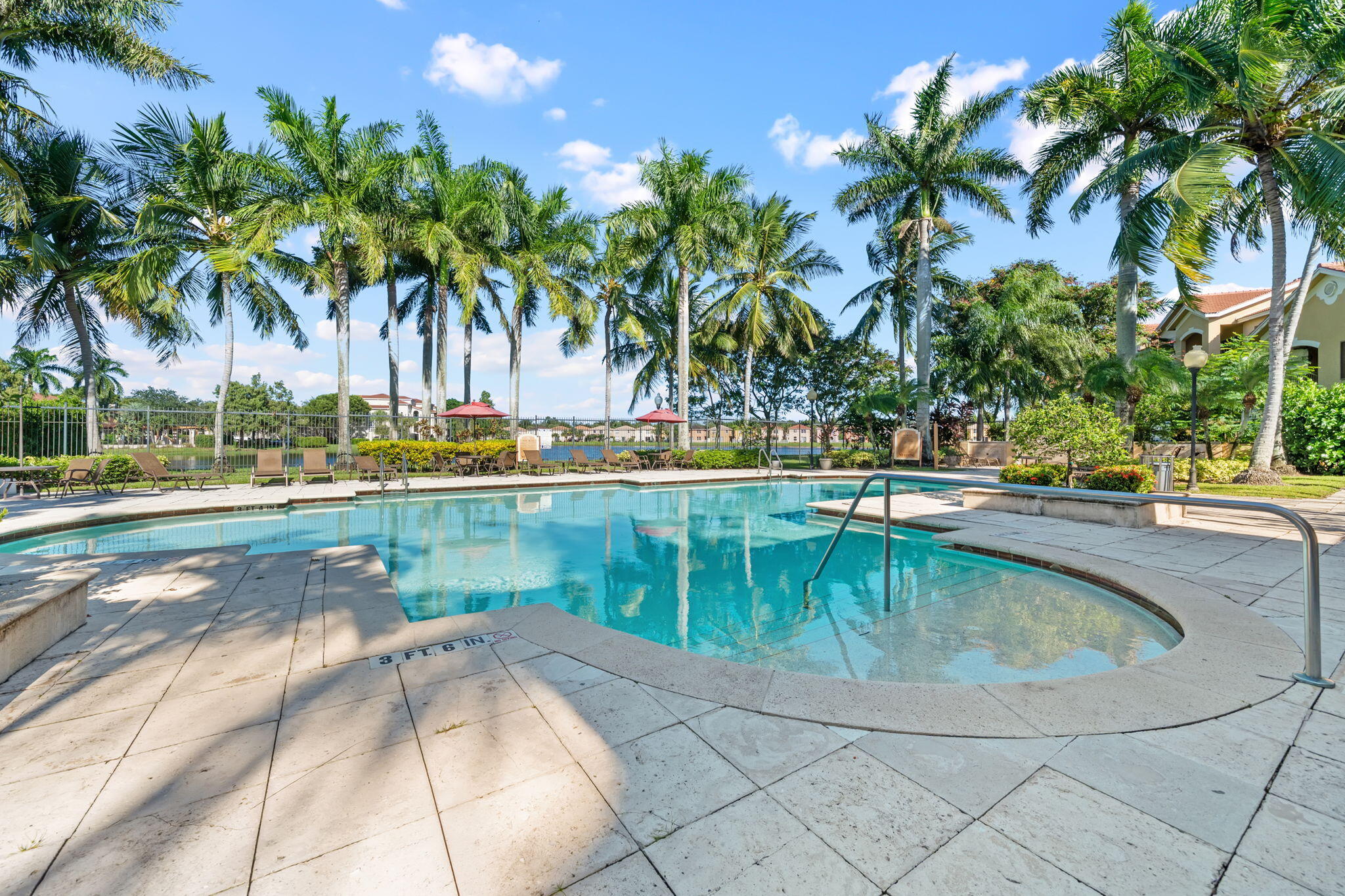 Emerald Isle At Laguna - Residential