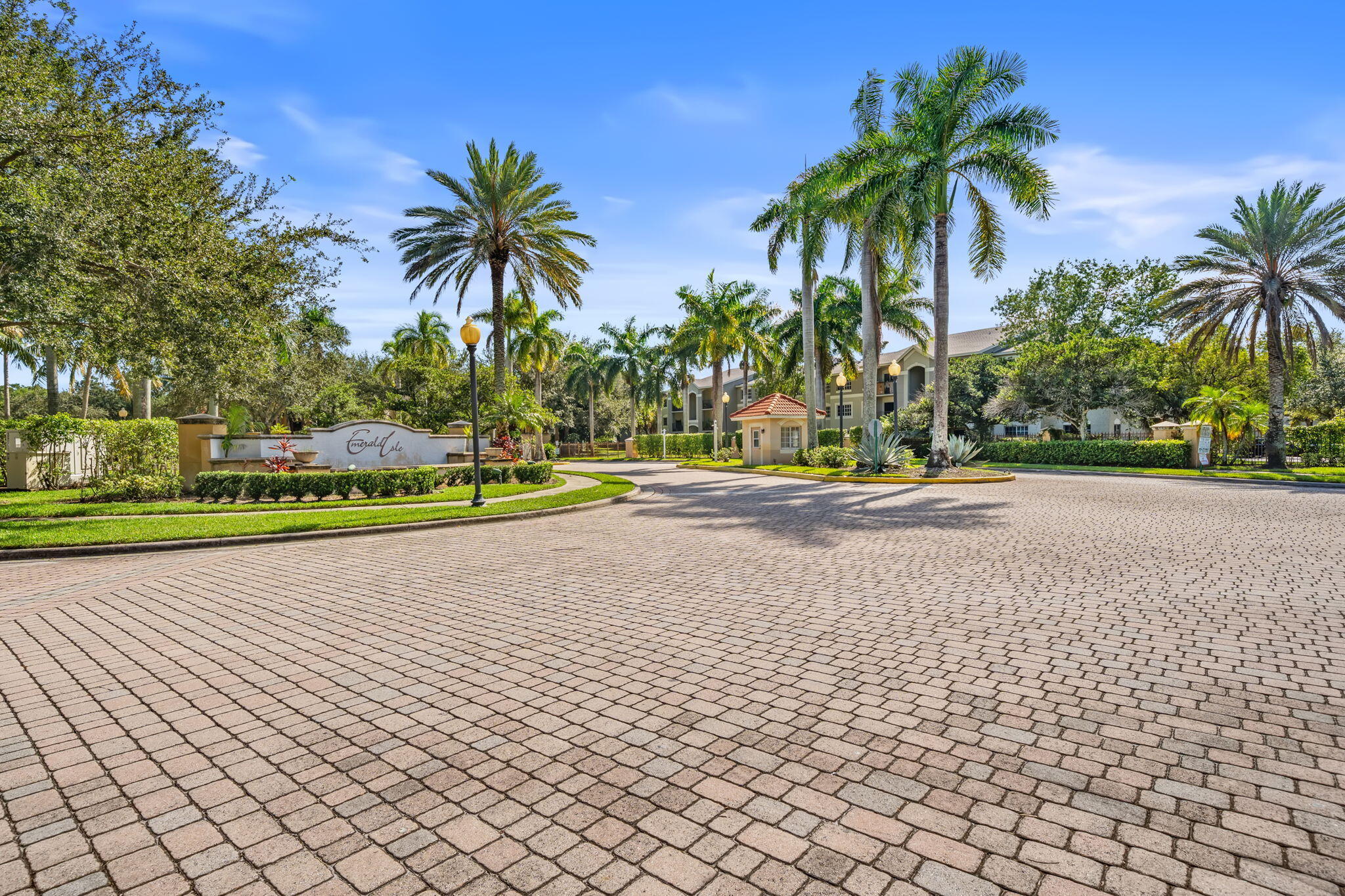 Emerald Isle At Laguna - Residential