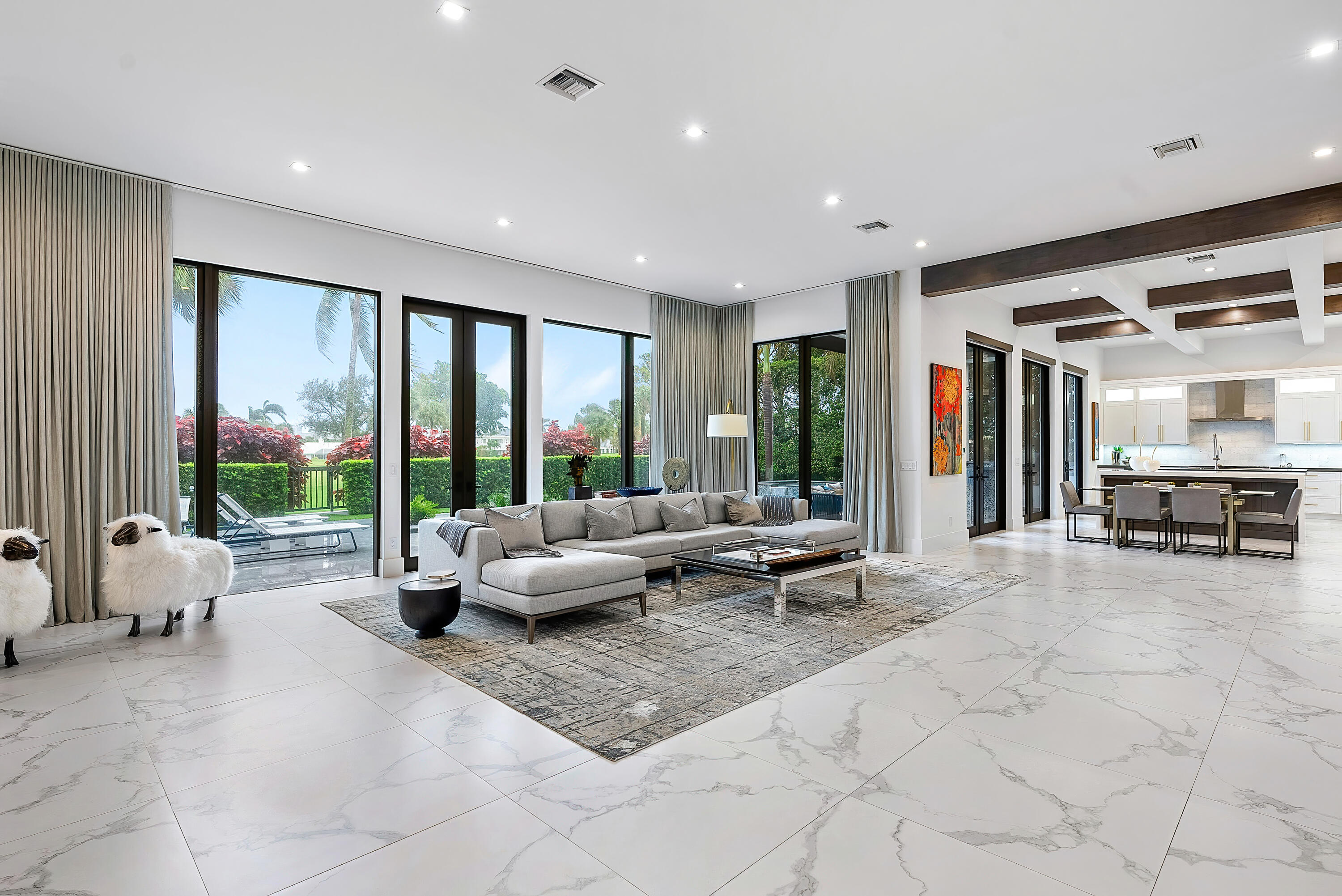 ROYAL PALM YACHT & COUNTRY CLUB - Residential