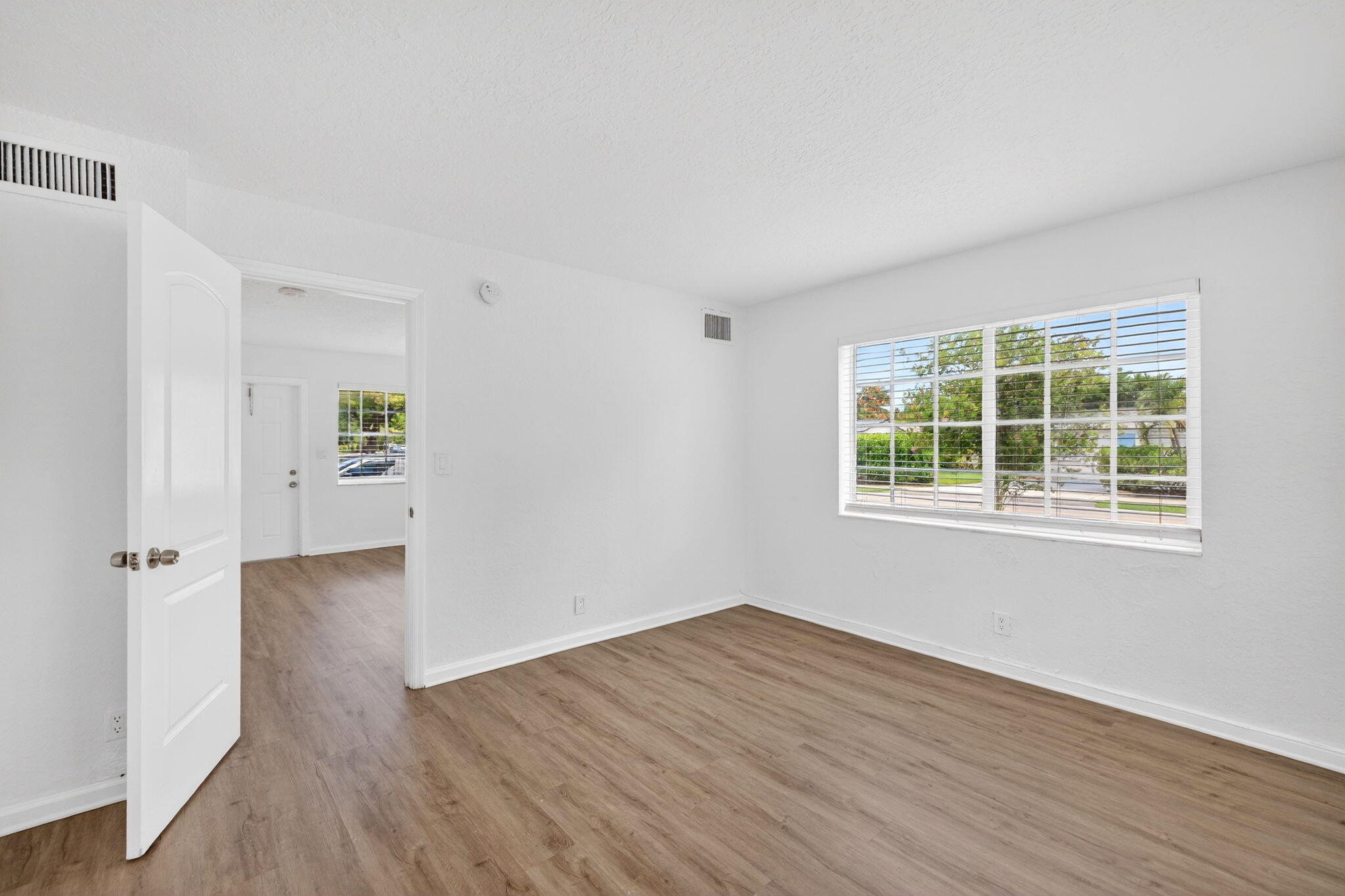 CRESTHAVEN NO 9 REPLAT - Residential Lease