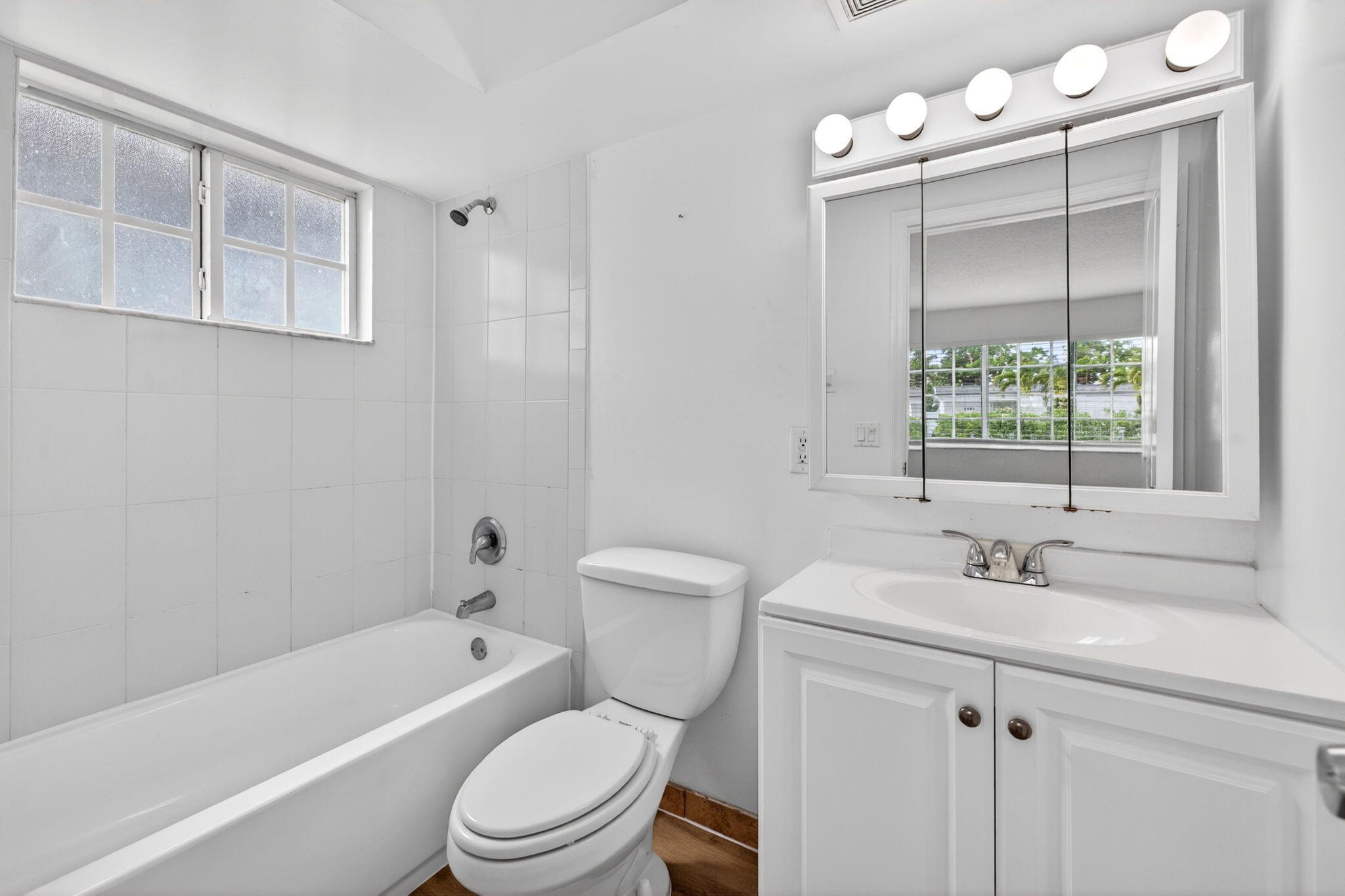 CRESTHAVEN NO 9 REPLAT - Residential Lease