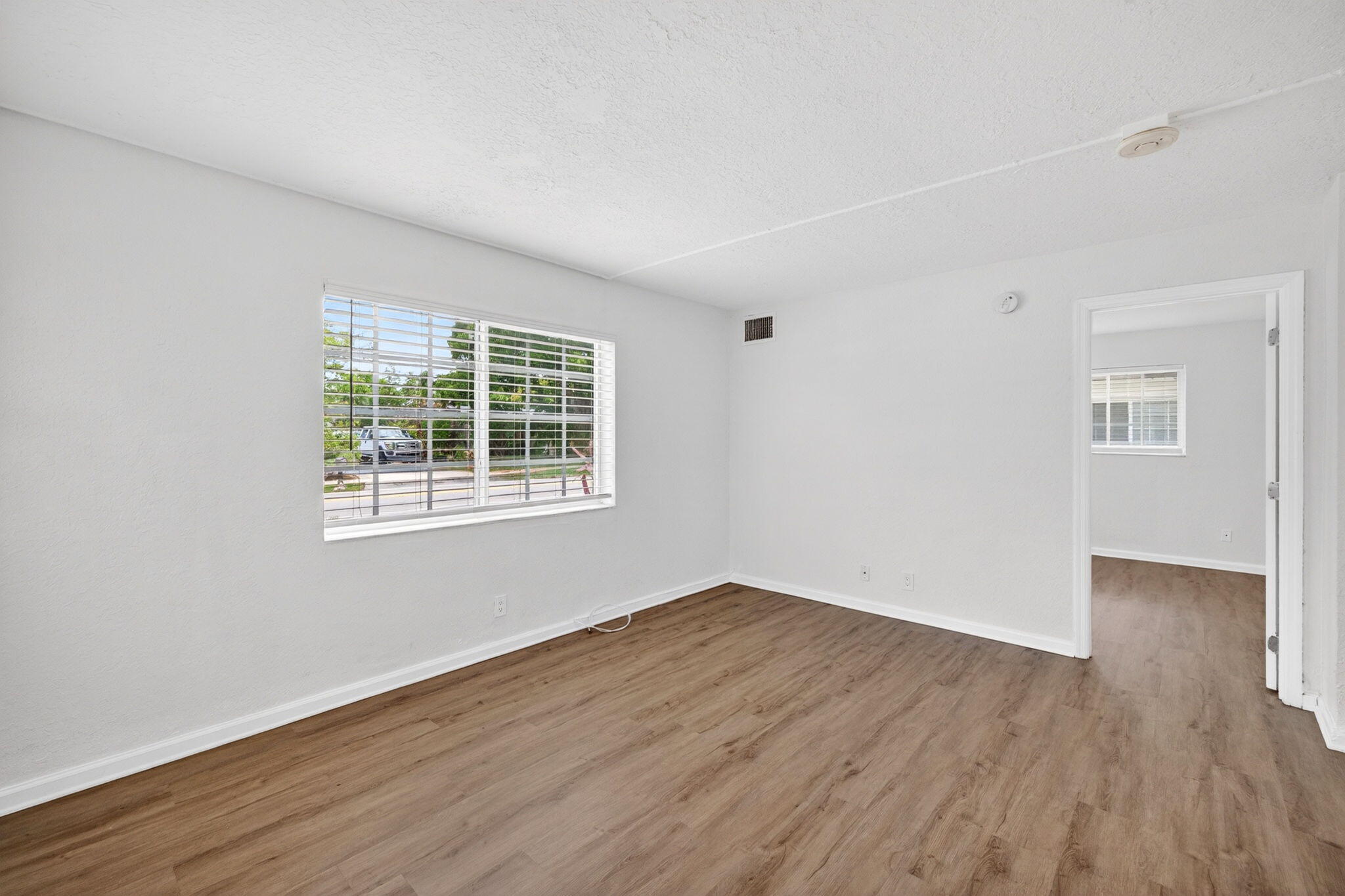 CRESTHAVEN NO 9 REPLAT - Residential Lease