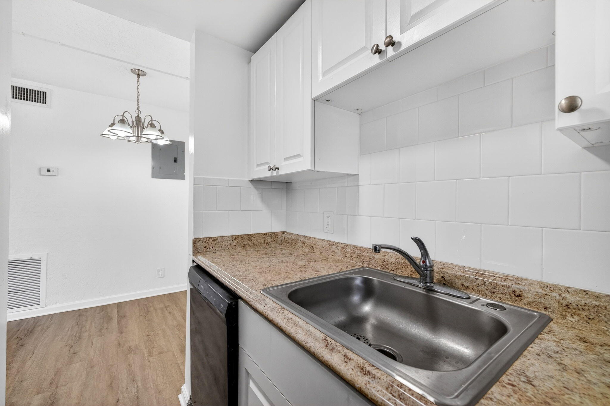 CRESTHAVEN NO 9 REPLAT - Residential Lease