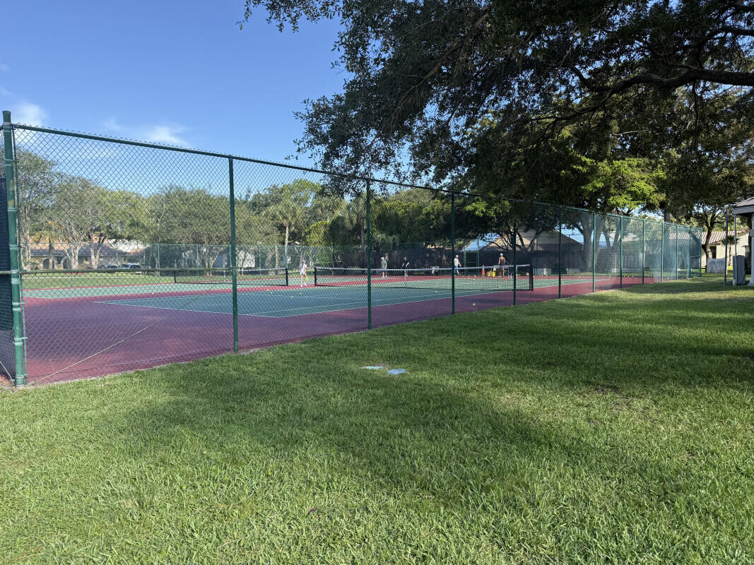 GLEN OAKS - Residential Lease