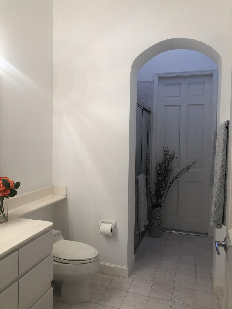 GLEN OAKS - Residential Lease