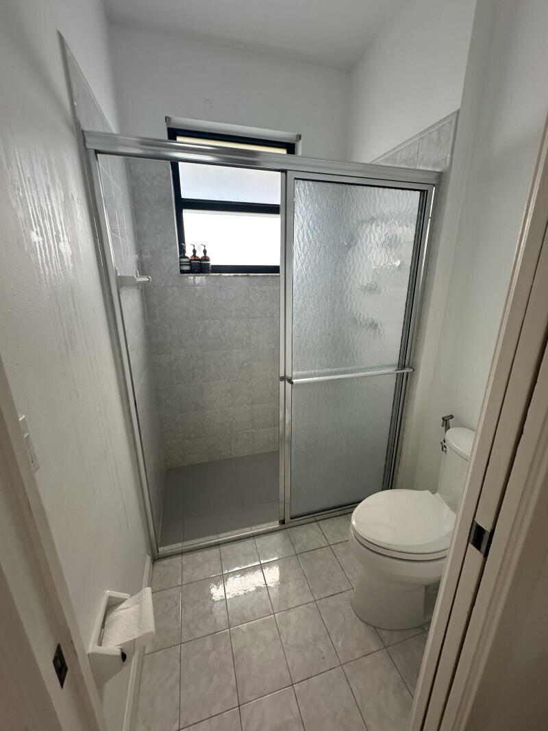 GLEN OAKS - Residential Lease