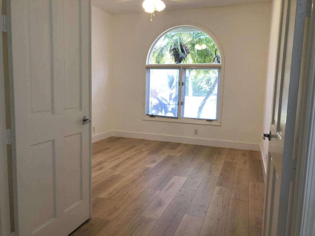 GLEN OAKS - Residential Lease