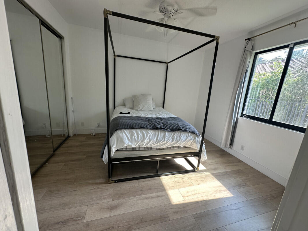 GLEN OAKS - Residential Lease