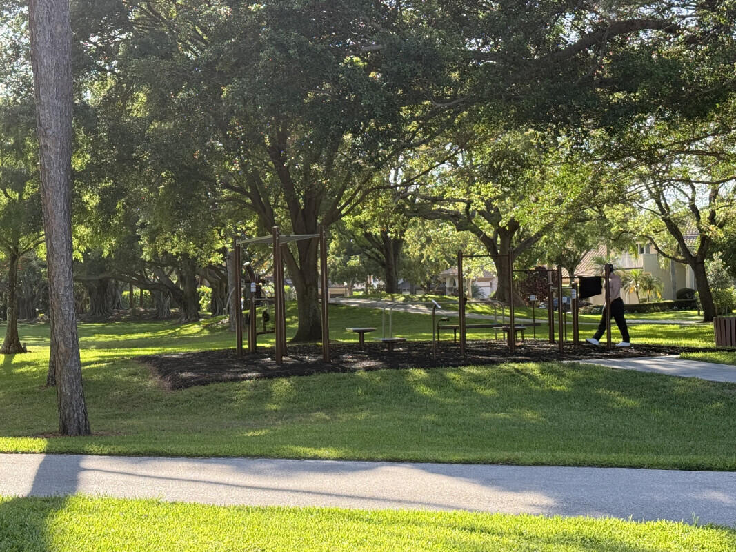 GLEN OAKS - Residential Lease