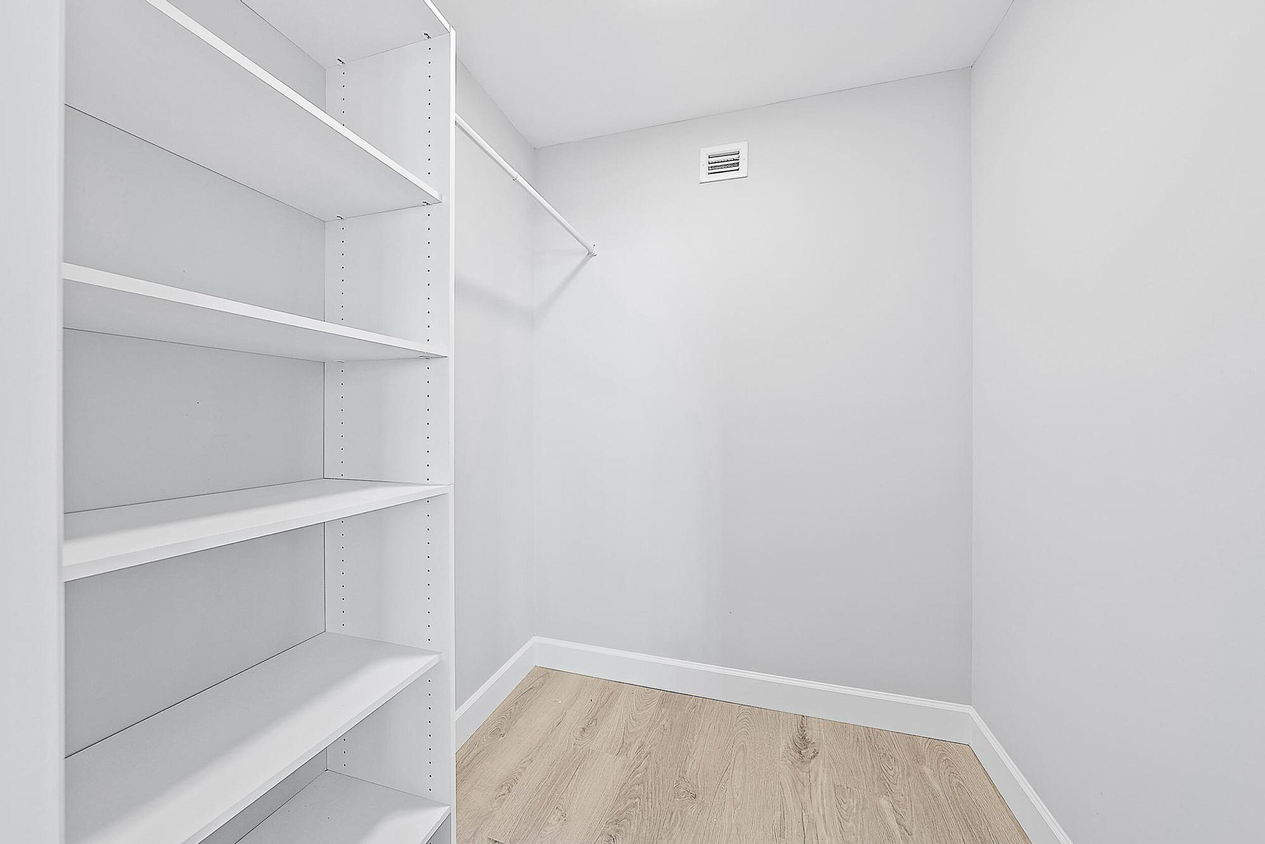OCEANCREST CONDO APTS - Residential Lease